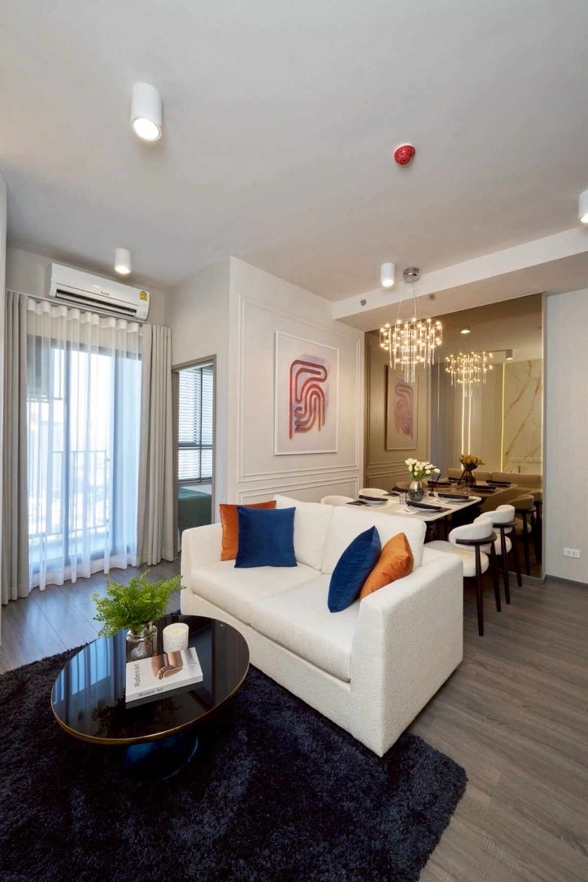 For SaleCondoKhlongtoei, Kluaynamthai : Ideo Sukhumvit Rama 4, new rooms sold directly from the project. There are many rooms to choose from. You can talk to each other at the back of the house.