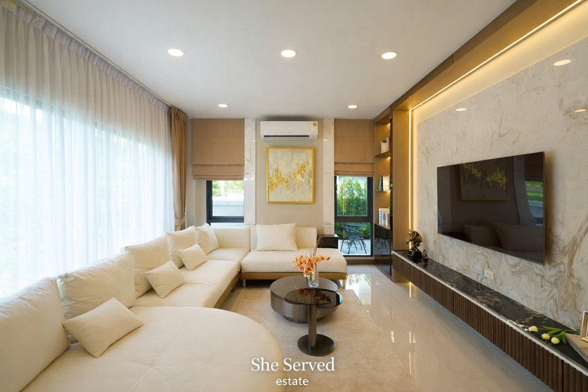 ขายบ้านบางนา แบริ่ง ลาซาล : ◈ The City Bangna | Private Pool & Jacuzzi Luxury Home ◈ North-facing | Cool & breezy all day • No house in front | Extra privacy (backyard next to project fence)