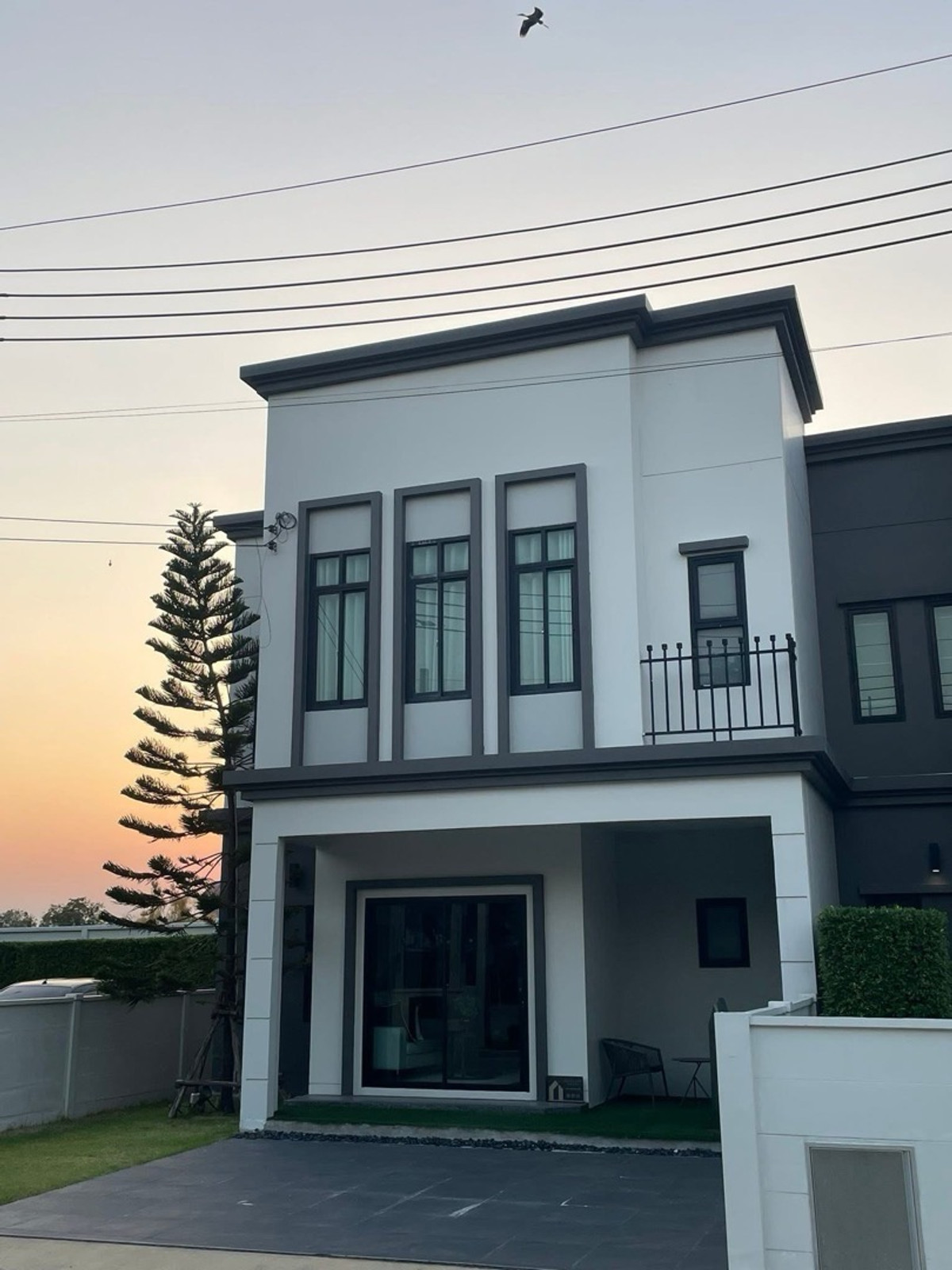 ขายทาวน์โฮมบางนา แบริ่ง ลาซาล : เปิดขาย บ้านตัวอย่างพร้อมเฟอร์นิเจอร์ทั้งหลัง