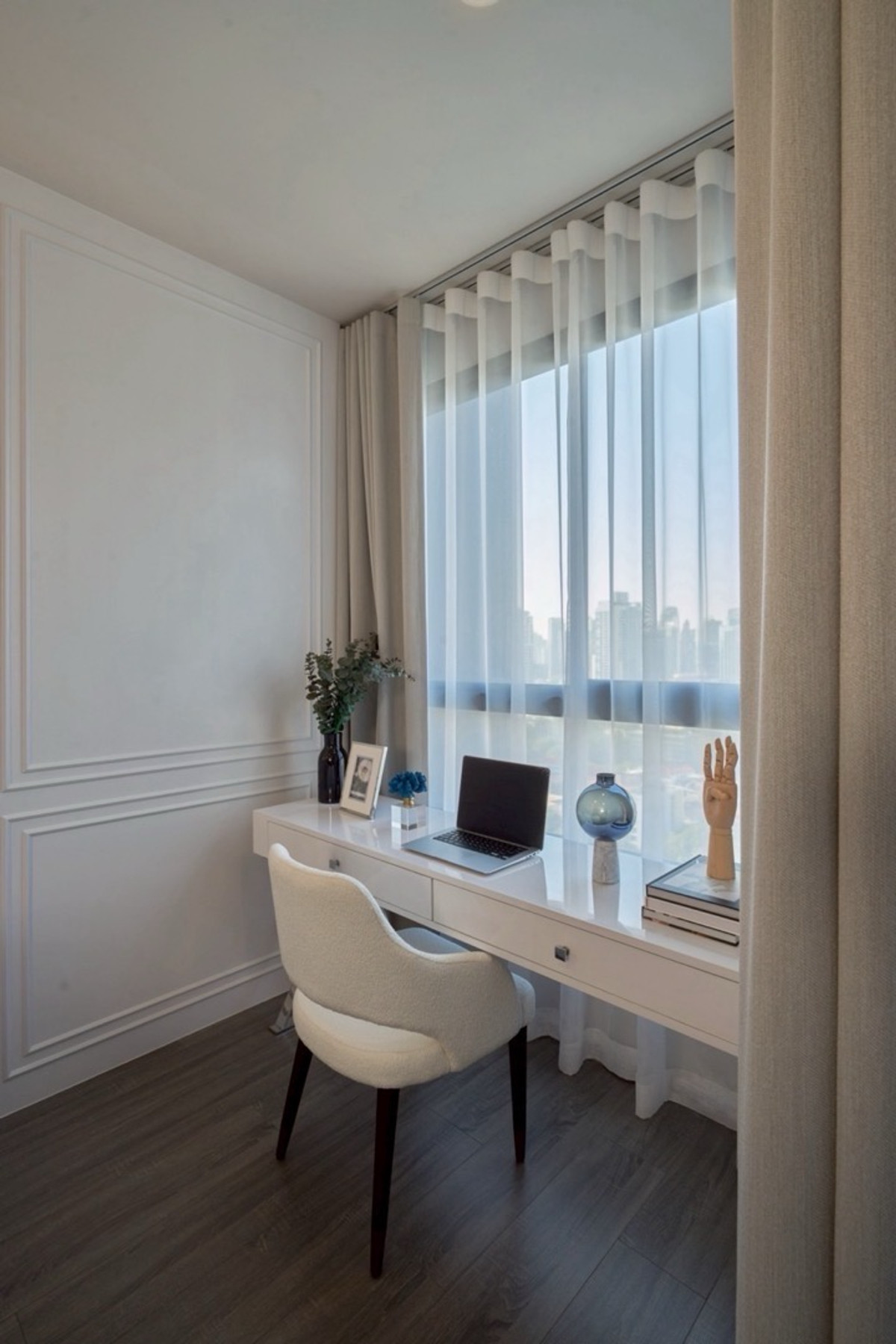 For SaleCondoKhlongtoei, Kluaynamthai : Ideo Sukhumvit Rama 4, new rooms sold directly from the project. There are many rooms to choose from. You can talk to each other at the back of the house.