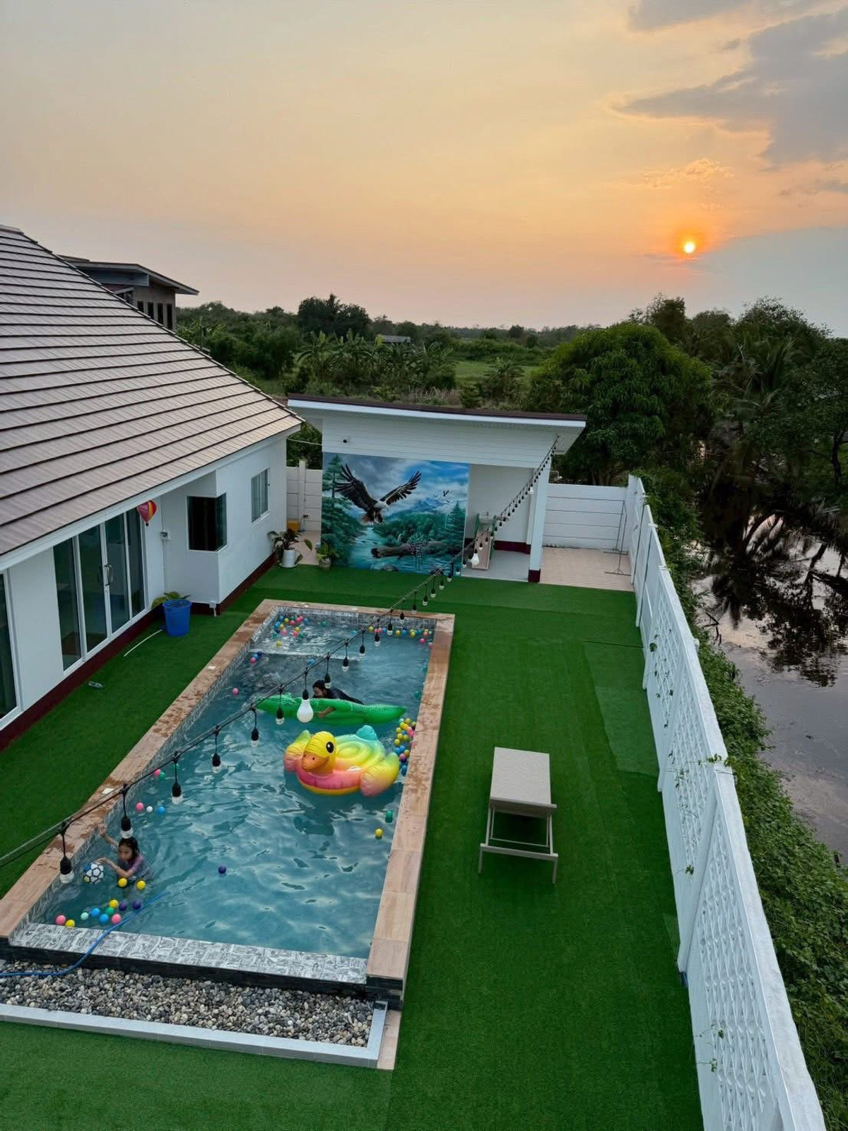 ขายจันทบุรี : ขายพูลวิลล่า Tree Zone Pool Villa เนื้อที่ 214.7 ตารางวา ตำบลหนองซิ่ม อำเภอ แหลมสิงห์ จังหวัดจันทบุรี 