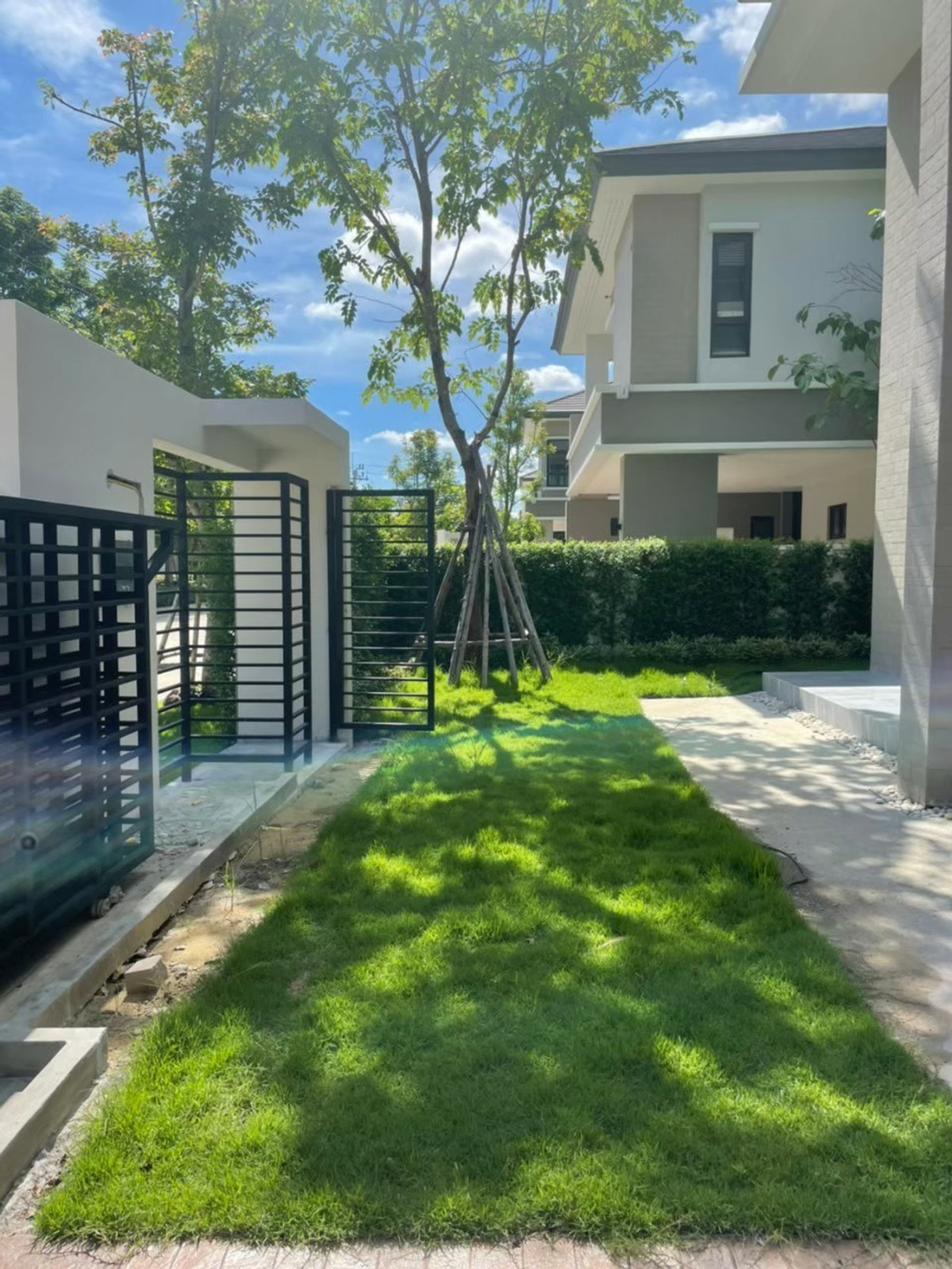 ขายบ้านปิ่นเกล้า จรัญสนิทวงศ์ : เจ้าของขายเอง งดรับนายหน้า ขายบ้านเดี่ยวโครงการเดอะซิตี้ปิ่นเกล้าบรม1* ซ.บรมราชชนนี60 ขนาดที่ดิน105ตารางวา พื้นที่ใช้สอย380ตารางเมตร เพียง 🔥22.9 ล้าน เฟสที่ดีที่สุดในโครงการ ใกล้คลับเฮ้าส์ ติดสวนขนาดใหญ่ของหมู่บ้าน เลขที่มงคล 9/5 พร้อมเข้าอยู่ 0954935293