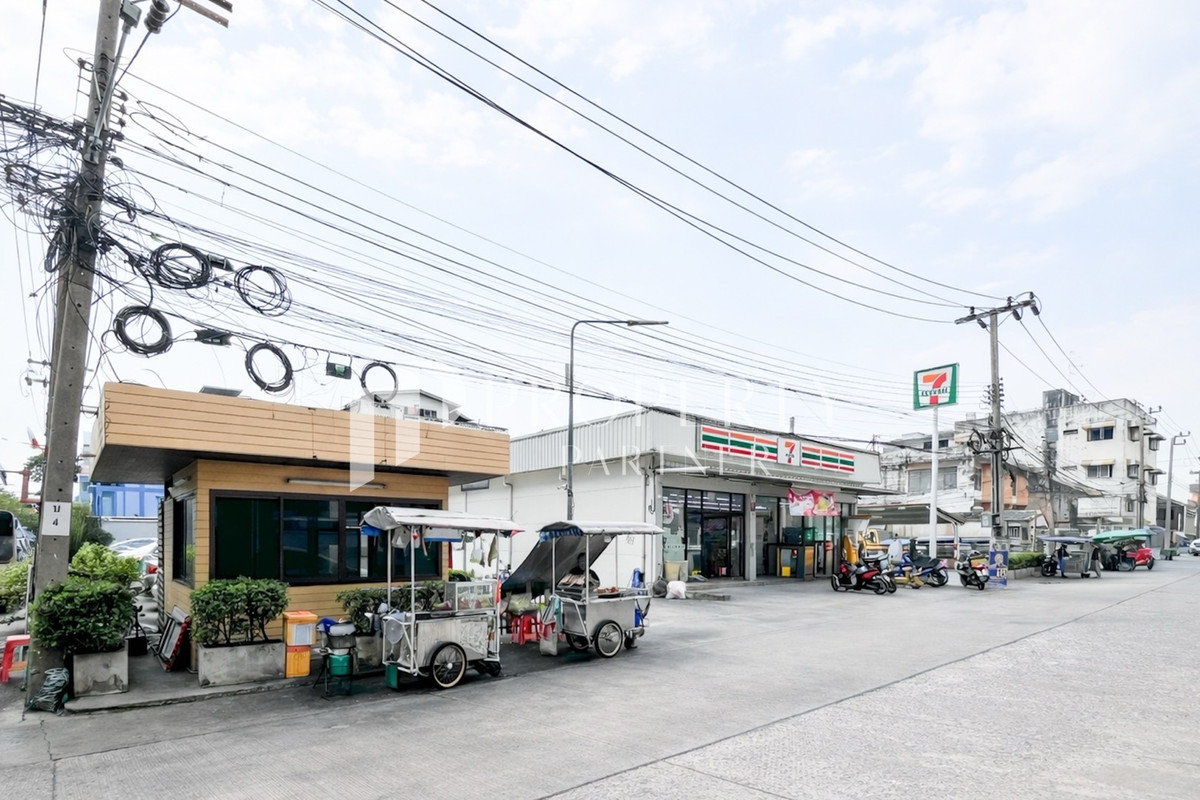 For SaleLandOnnut, Udomsuk : Prime Land for Sale, high potential land, Sukhumvit 64/1, next to Sukhumvit Road and Mega Projects.