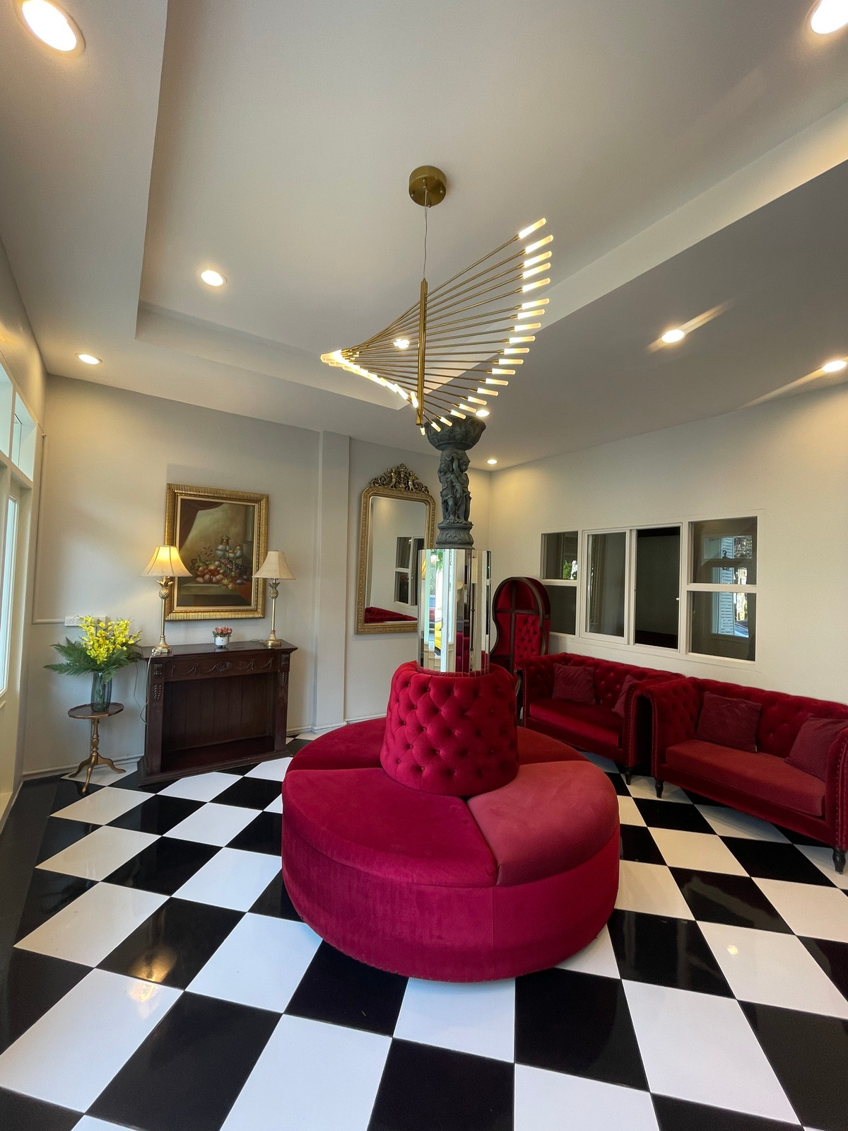 For RentShop HousePattanakan, Srinakarin : 3-story commercial building, potential location next to the main road, size 26 square meters, beautifully decorated, ready for use, suitable for entrepreneurs who want to open a business or use it as a home office. Can register a company.