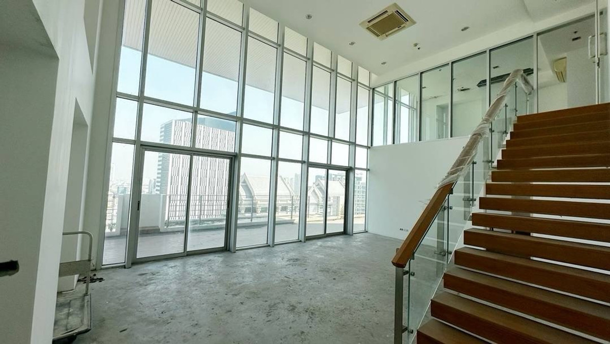 ขายคอนโดพระราม 9 เพชรบุรีตัดใหม่ RCA : 🔥ขายด่วน! Double Volume Penthouse ลอยฟ้าใจกลางอโศก–เพชรบุรี วิวเมือง Panoramic สวยมาก