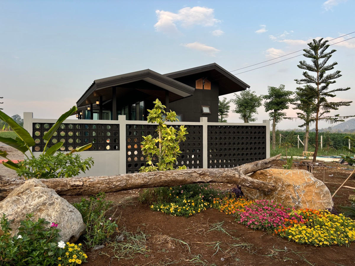 For SaleLandNakhon Sawan : Land for sale 11 rai 3 ngan 71 sq m, Nong Phikun Subdistrict, Tak Fa District, Nakhon Sawan Province. Mountain view, good weather