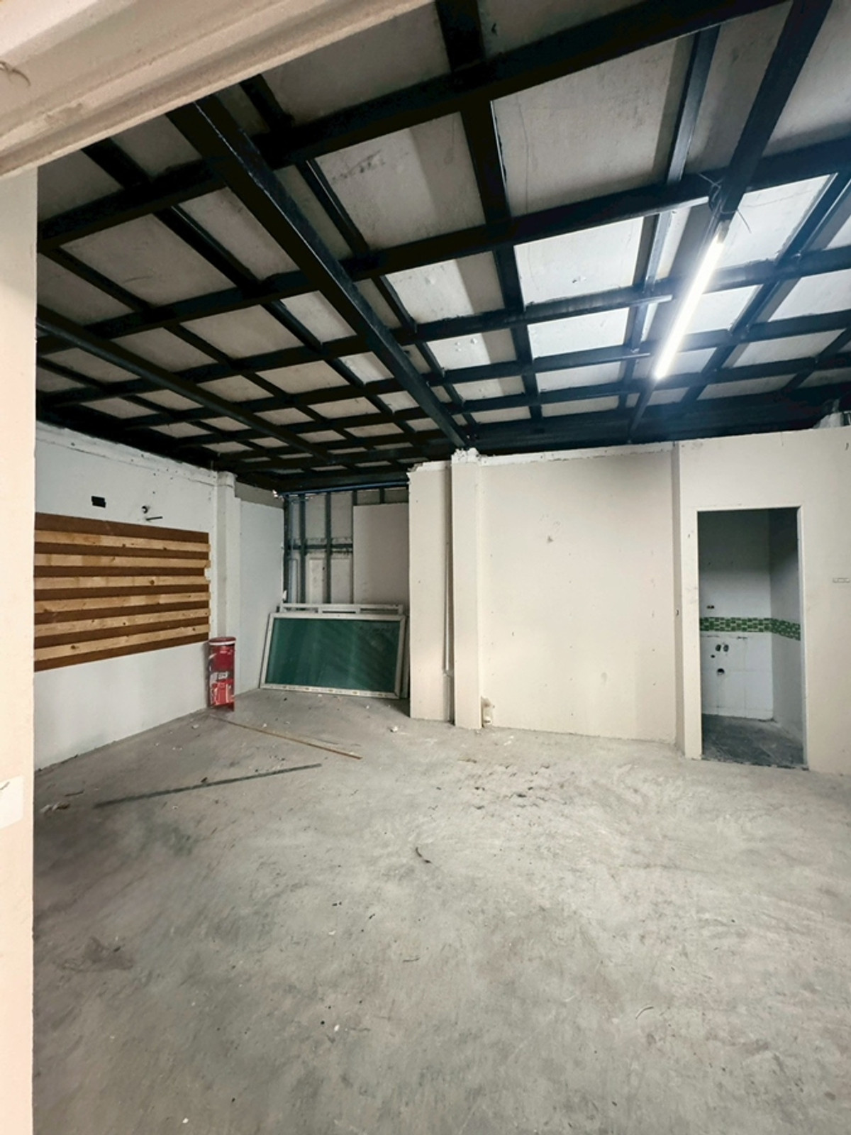 ให้เช่าร้านค้า/ตลาดนัดรัชดา ห้วยขวาง : พื้นที่ให้เช่าเชิงพาณิชย์ MRT ห้วยขวาง ใกล้ M9 Square, สุกี้ตี๋น้อย และสุกี้จินดา