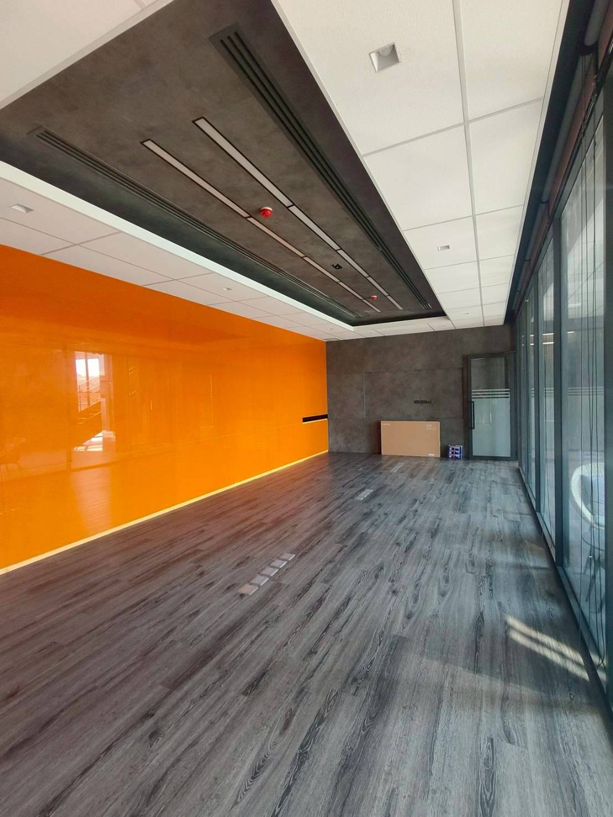 For RentOfficeLadkrabang, Suwannaphum Airport : For rent/sale, 3-story office building with warehouse, 1 rai of land, Phatthana Chonburi Road 3, Krungthep Kreetha New Road. motorway expressway