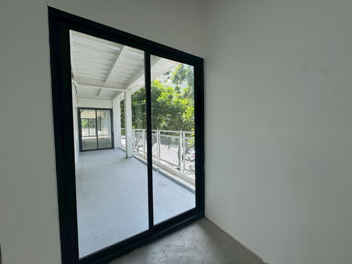 ให้เช่าสำนักงานสาทร นราธิวาส : เช่าสำนักงาน ถนนสาทร-นราธิวาส สวย ทำเลดี ใกล้ BTS ช่องนนทรี สนใจแอตไลน์ครับ@841qqlnr