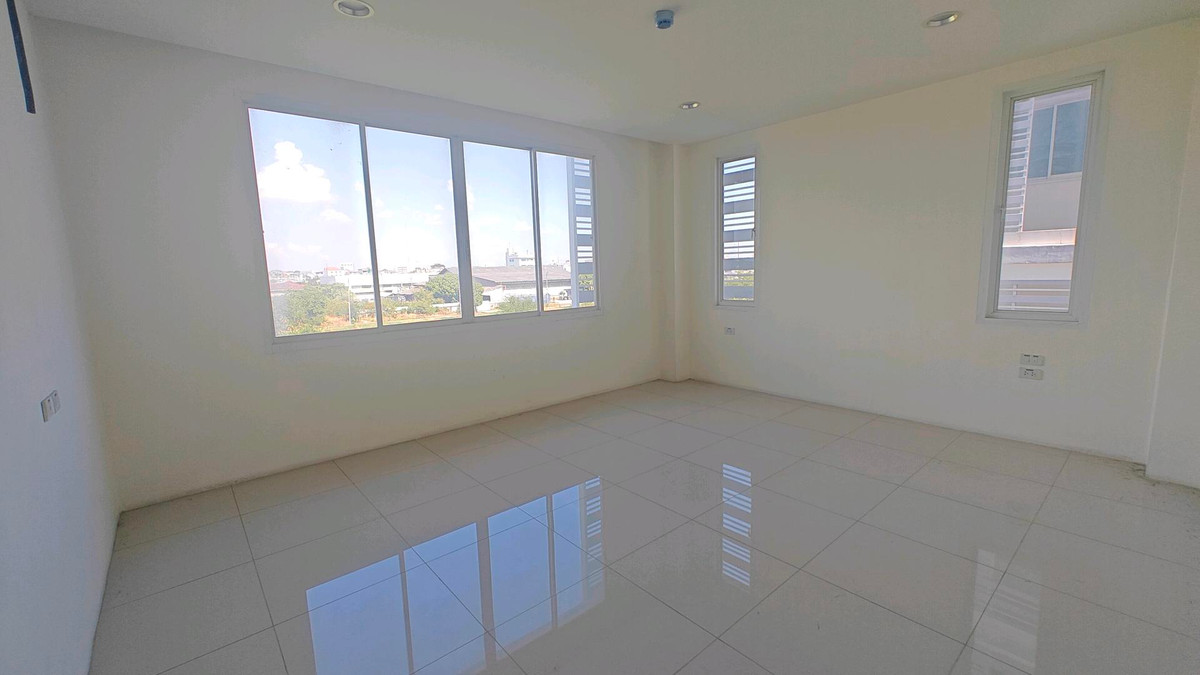 For SaleShop HouseSamut Prakan,Samrong : 5.5-story office building for sale, next to Bang Phli King Kaew Road, Samut Prakan.