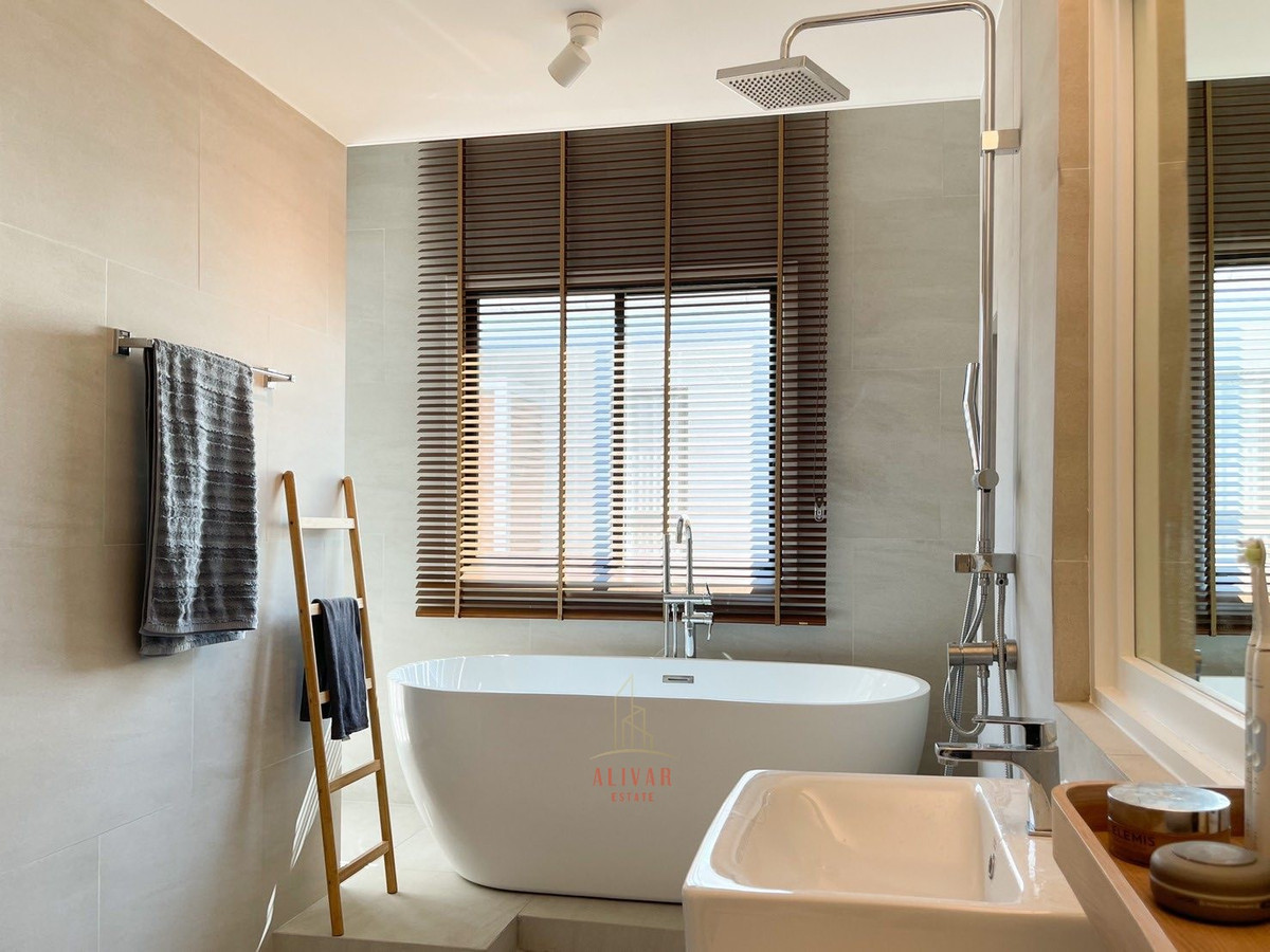 For RentTownhomePattanakan, Srinakarin : RH022326 Townhome for rent, 3.5 floors, corner unit at Shizen Phatthanakan 32, just 10 minutes from Thonglor.