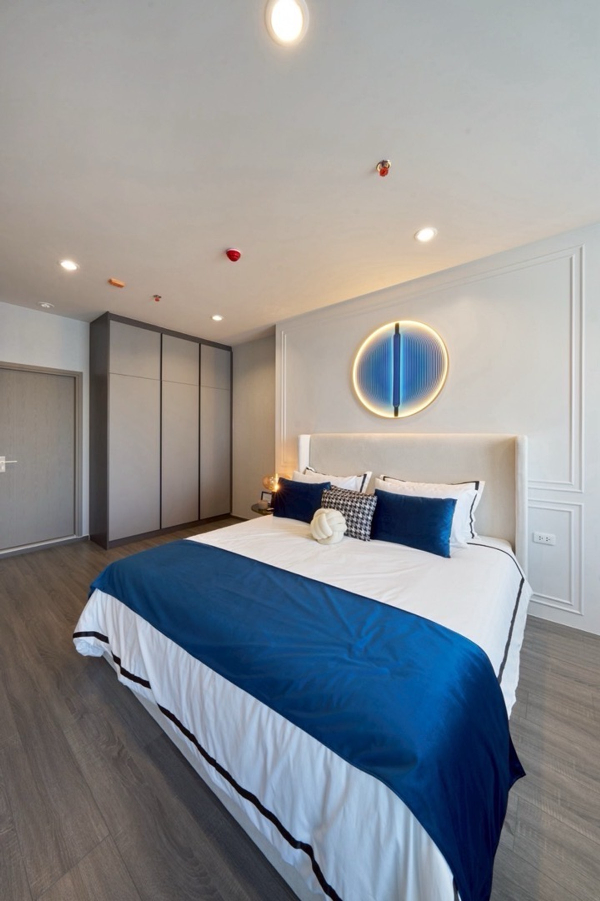 For SaleCondoKhlongtoei, Kluaynamthai : Ideo Sukhumvit Rama 4, new rooms sold directly from the project. There are many rooms to choose from. You can talk to each other at the back of the house.