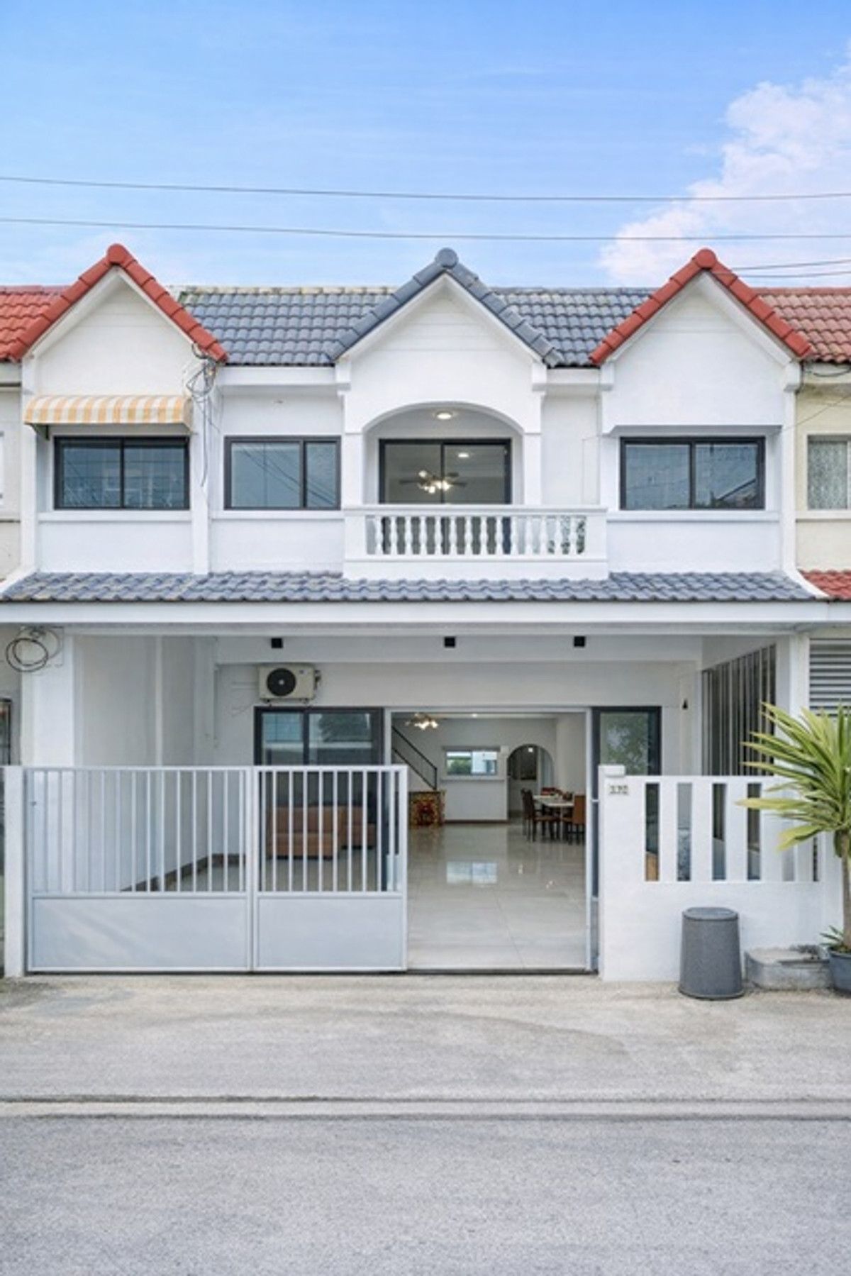 ให้เช่าทาวน์โฮมอ่อนนุช อุดมสุข : MRTศรีนุช 1.22กม. ให้เช่า ทาวน์เฮาส์ 2 ชั้น 2 นอน อ่อนนุช66-74 -พัฒนาการ 2 น้ำ ใกล้ตลาดอ่อนนุช 900 ม. เฟอร์นิเจอร์ครบ ใกล้สวนหลวง ร.9