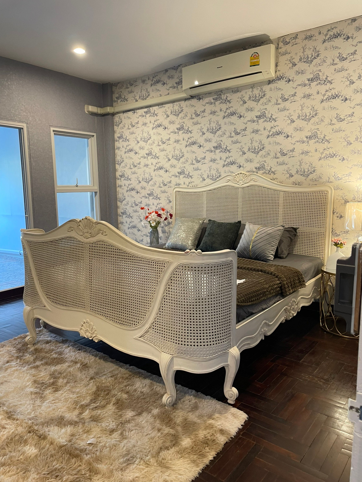 For RentShop HousePattanakan, Srinakarin : 3-story commercial building, potential location next to the main road, size 26 square meters, beautifully decorated, ready for use, suitable for entrepreneurs who want to open a business or use it as a home office. Can register a company.