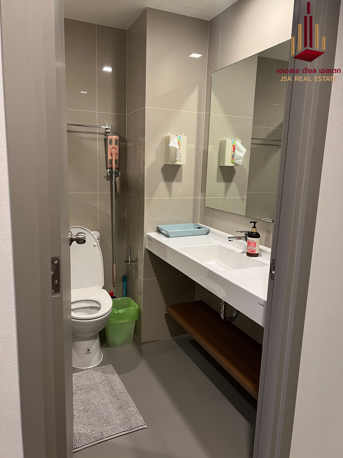 For RentCondoWongwianyai, Charoennakor : ✨ For Rent: Ideo Sathorn - Wongwian Yai Condo ✨ 💰 Only 15,000 THB/month