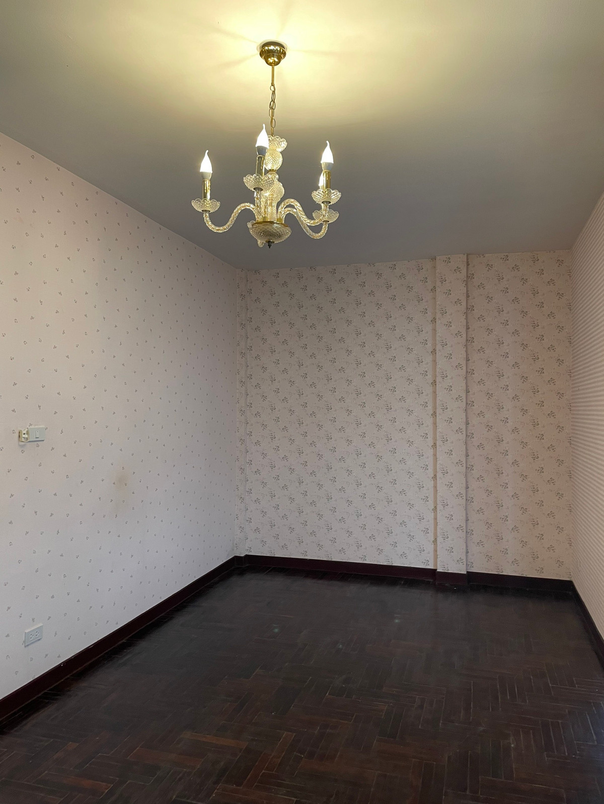 For RentShop HousePattanakan, Srinakarin : 3-story commercial building, potential location next to the main road, size 26 square meters, beautifully decorated, ready for use, suitable for entrepreneurs who want to open a business or use it as a home office. Can register a company.