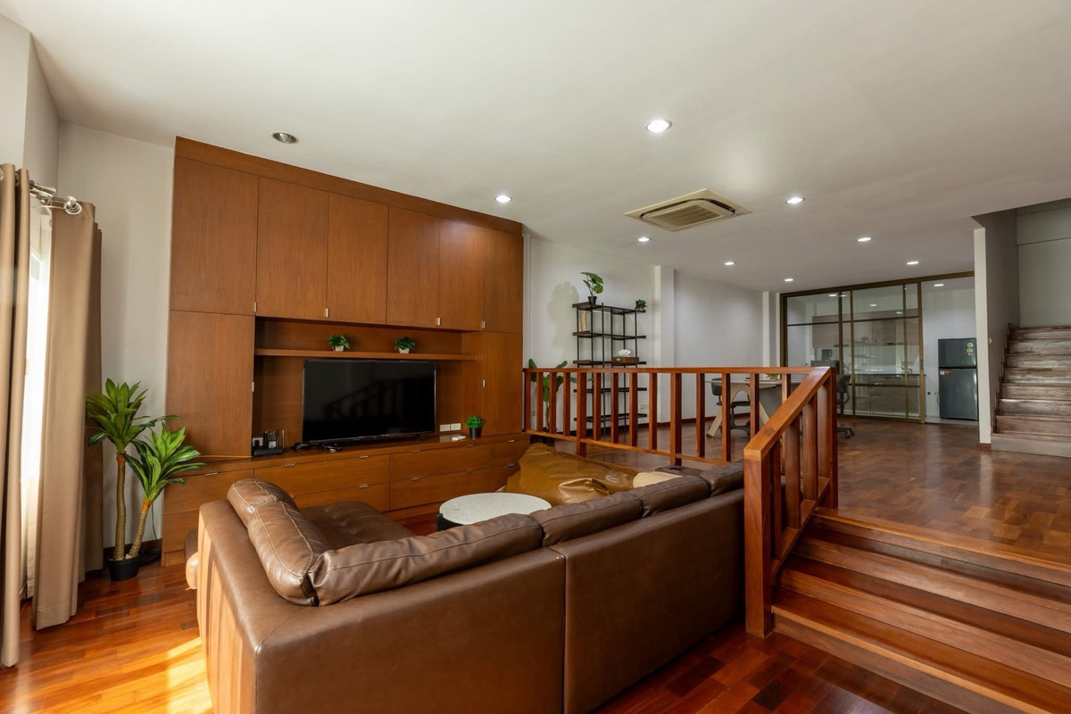 ให้เช่าทาวน์โฮมพระราม 3 สาธุประดิษฐ์ : ให้เช่าทาวน์โฮมขนาดใหญ่ 320 ตร.ม. ย่านเย็นอากาศ
