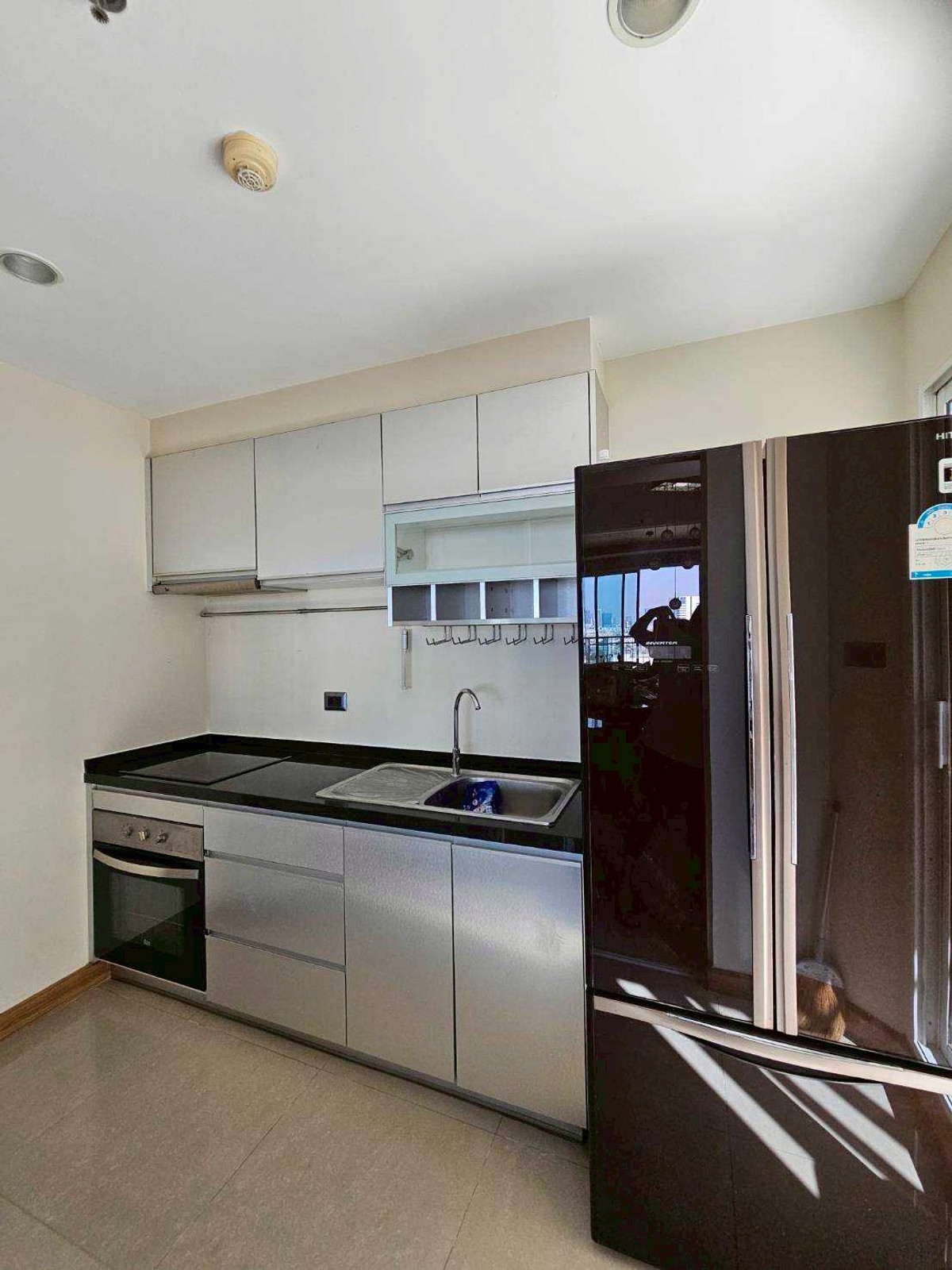 For RentCondoRama9, Petchburi, RCA : Urgent rent, 3 bedrooms, 3 bathrooms, Supalai wellington, 135 square meters (big room)