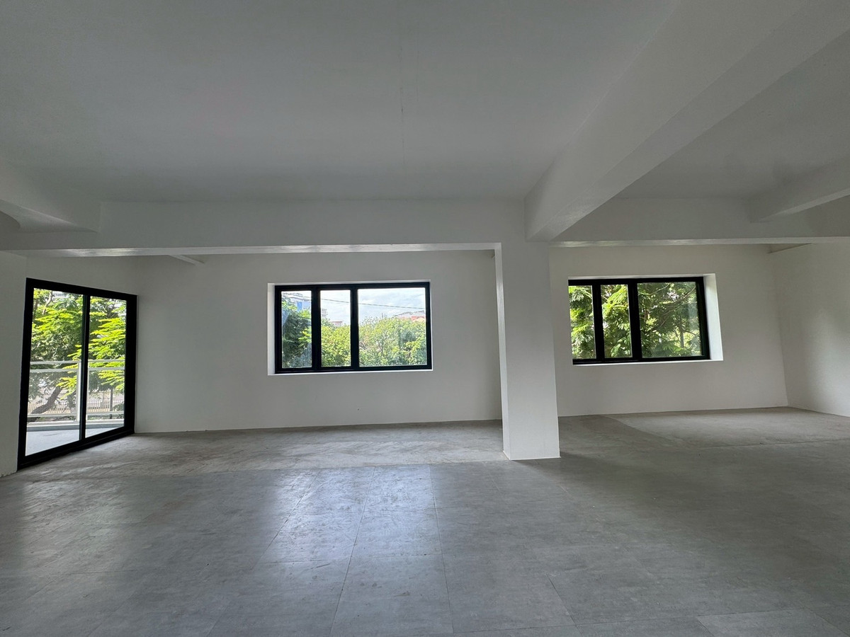 ให้เช่าสำนักงานสาทร นราธิวาส : เช่าสำนักงาน ถนนสาทร-นราธิวาส สวย ทำเลดี ใกล้ BTS ช่องนนทรี สนใจแอตไลน์ครับ@841qqlnr