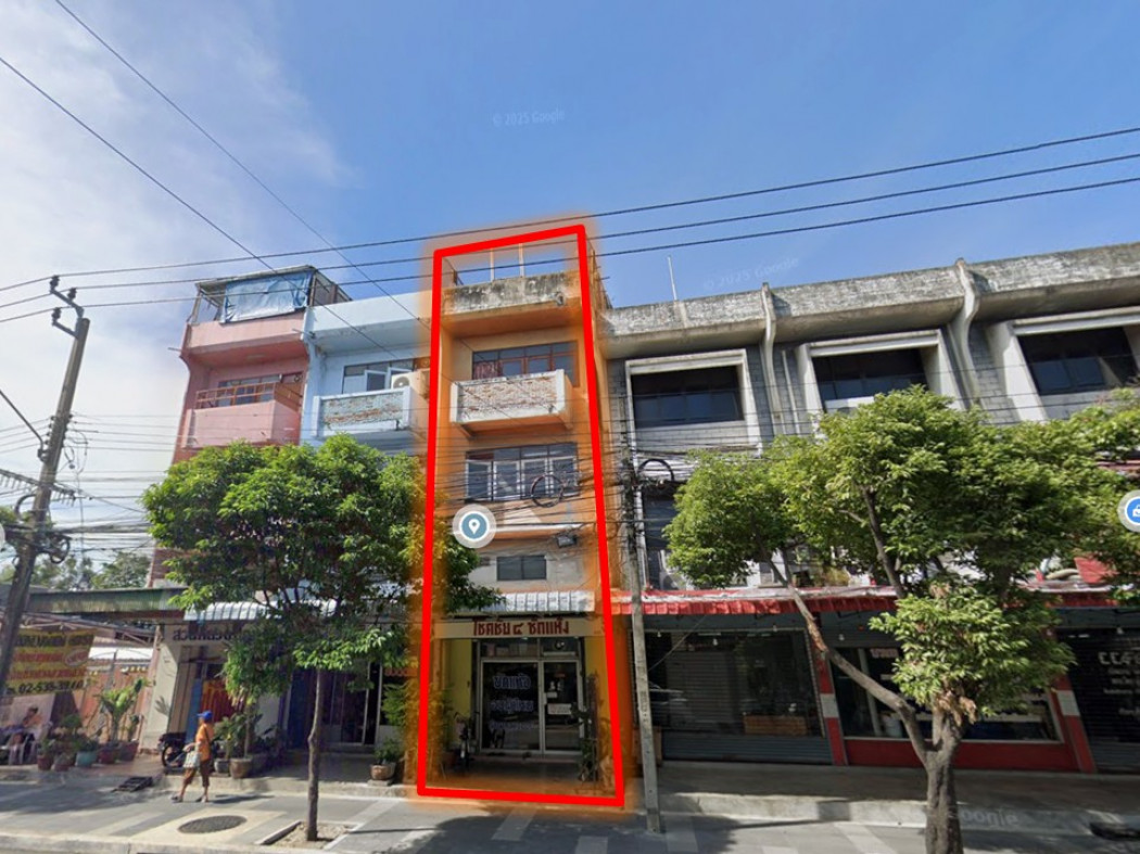 For SaleShop HouseLadkrabang, Suwannaphum Airport : Four-story shophouse for sale , on Chokchai 4 main road, near Ladprao Road. Suitable for both business and residential use. Size: 16 sq.wa.