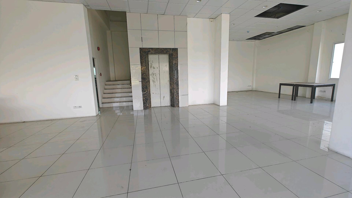 For SaleShop HouseSamut Prakan,Samrong : 5.5-story office building for sale, next to Bang Phli King Kaew Road, Samut Prakan.