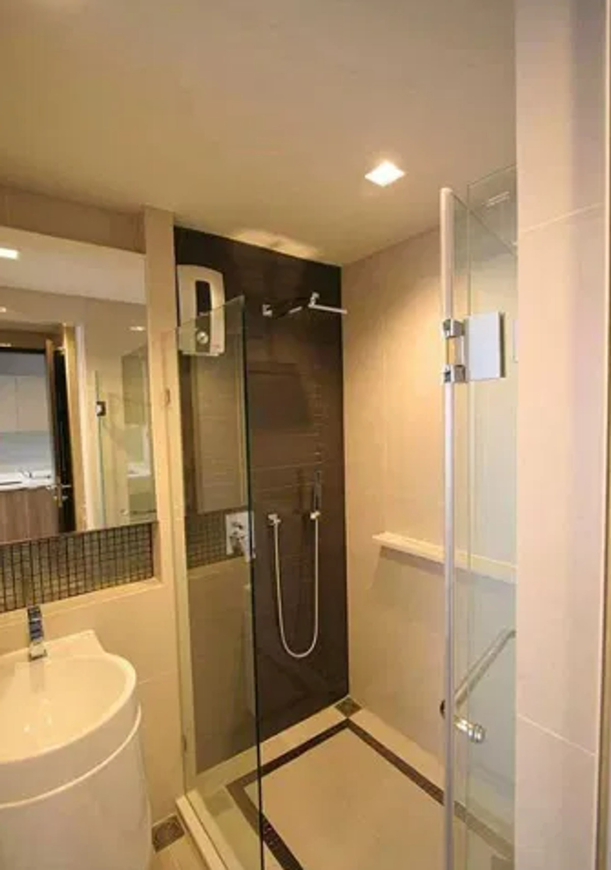 ให้เช่าคอนโดสาทร นราธิวาส : Rhythm Sathorn 35 sq.m, Please add LINE ID @806qphgn o8415o5483 