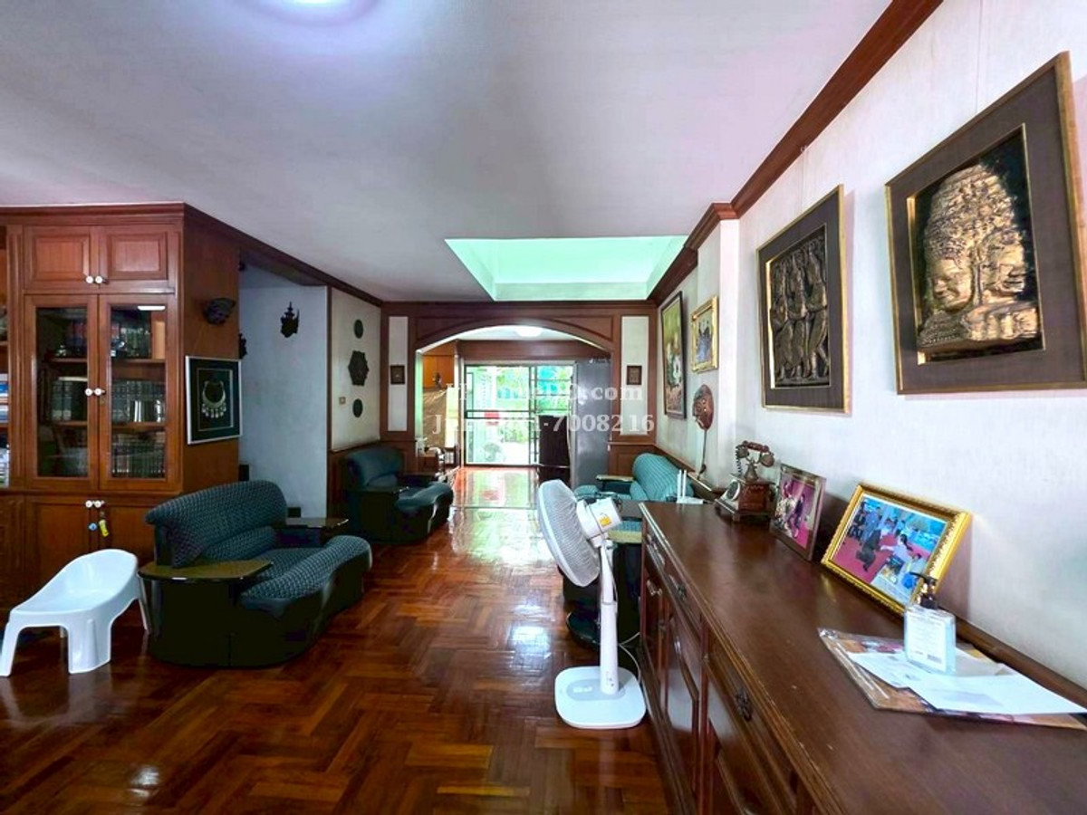 For SaleTownhomeRama3 (Riverside),Satupadit : Townhome for Sale: Baan Srikrung Rama 3, 3-story townhome with rooftop mezzanine, 38.8 sq m. House ready to move in. Lots of usable space Built-in throughout, good location, Prime location, project next to Rama 3 Road, Soi 71, near Central Rama 3