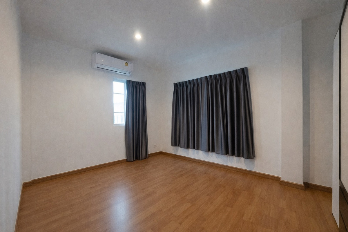 ขายบ้านนวมินทร์ รามอินทรา : 🔥 บ้านหลังมุมหายาก! พื้นที่เยอะ เป็นส่วนตัว ขายด่วน🏡 ชวนชื่น ซิตี้ วัชรพล–รามอินทรา (เฟสใหม่)
📍 ขนาด 51.8 ตร.ว. | หลังมุม
💰 เพียง 6.99 ล้านบาท (ต่อรองได้)