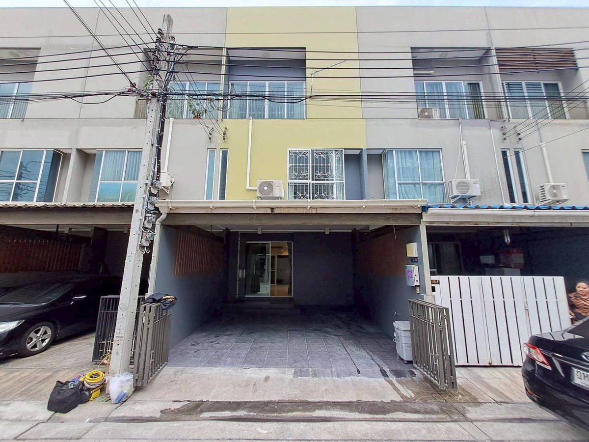 For RentTownhomePattanakan, Srinakarin : Townhome for rent, 3 floors, Patio, Soi Phatthanakan 38, beautiful, ready to move in, near APL Hua Mak (N.1990)