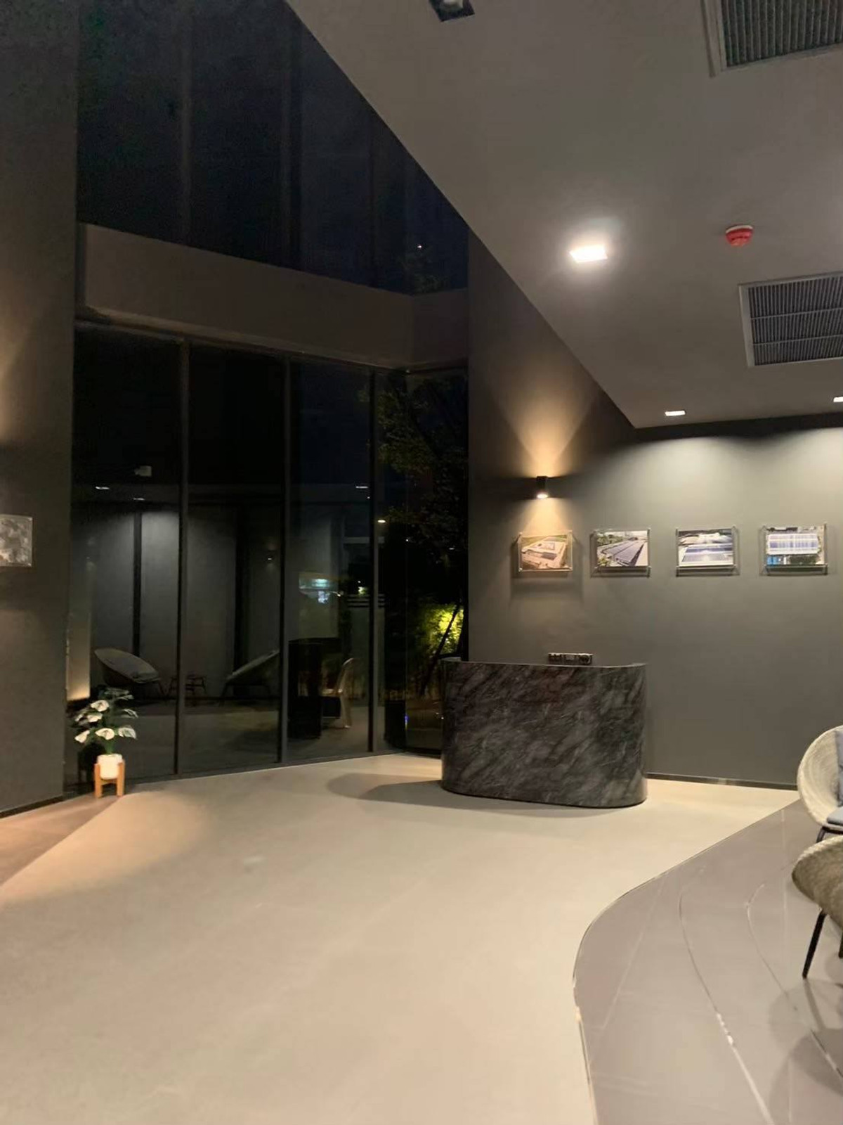 For RentOfficeLadkrabang, Suwannaphum Airport : For rent/sale, 3-story office building with warehouse, 1 rai of land, Phatthana Chonburi Road 3, Krungthep Kreetha New Road. motorway expressway