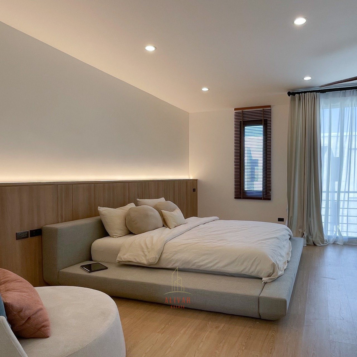 For RentTownhomePattanakan, Srinakarin : RH022326 Townhome for rent, 3.5 floors, corner unit at Shizen Phatthanakan 32, just 10 minutes from Thonglor.