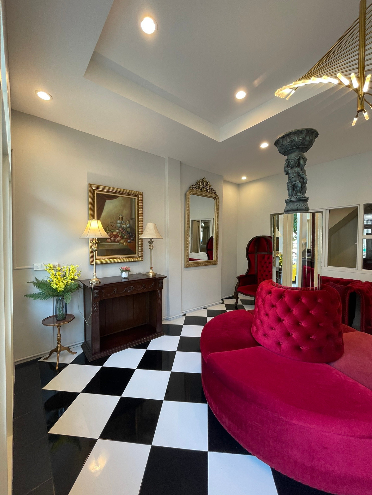 For RentShop HousePattanakan, Srinakarin : 3-story commercial building, potential location next to the main road, size 26 square meters, beautifully decorated, ready for use, suitable for entrepreneurs who want to open a business or use it as a home office. Can register a company.