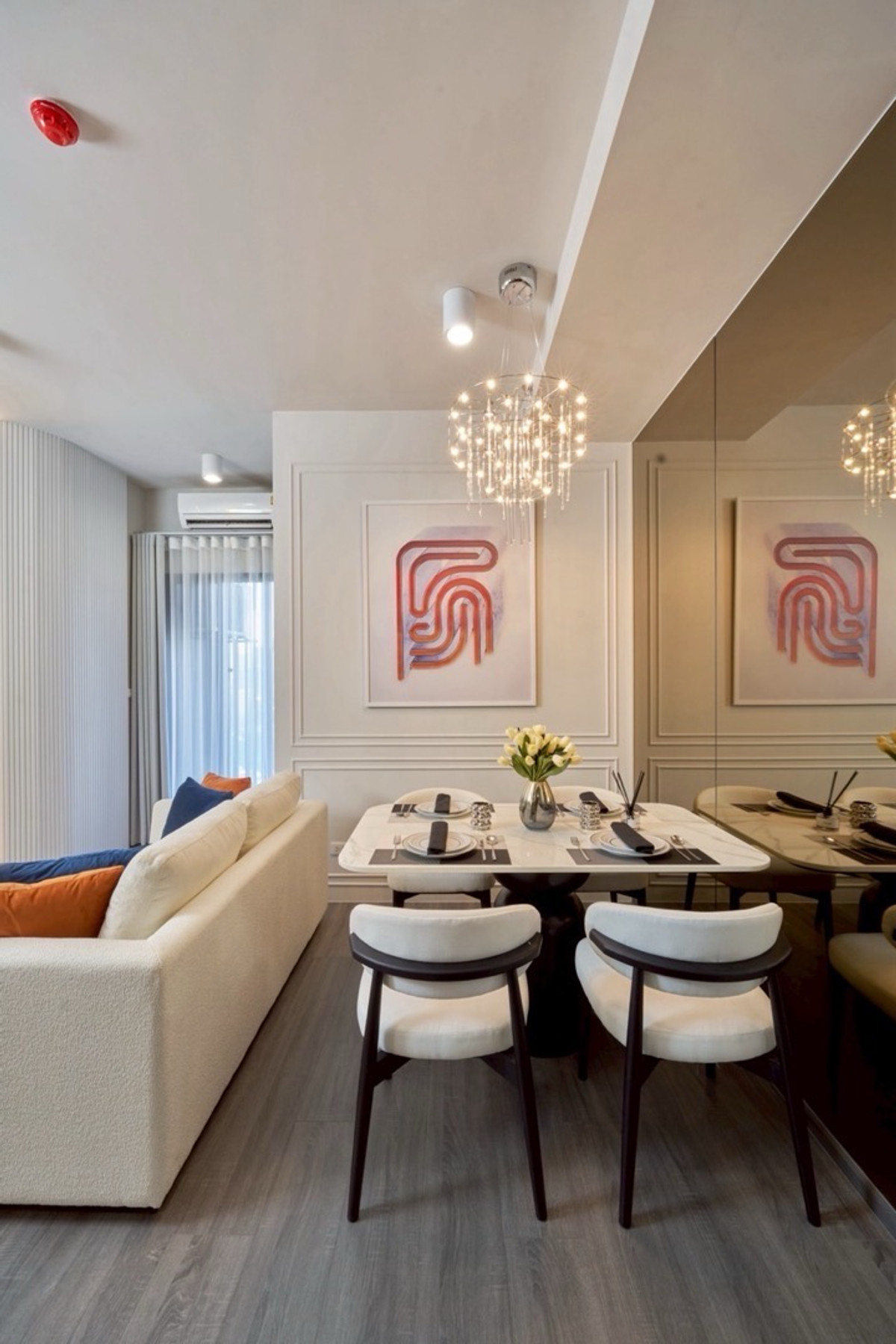 For SaleCondoKhlongtoei, Kluaynamthai : Ideo Sukhumvit Rama 4, new rooms sold directly from the project. There are many rooms to choose from. You can talk to each other at the back of the house.