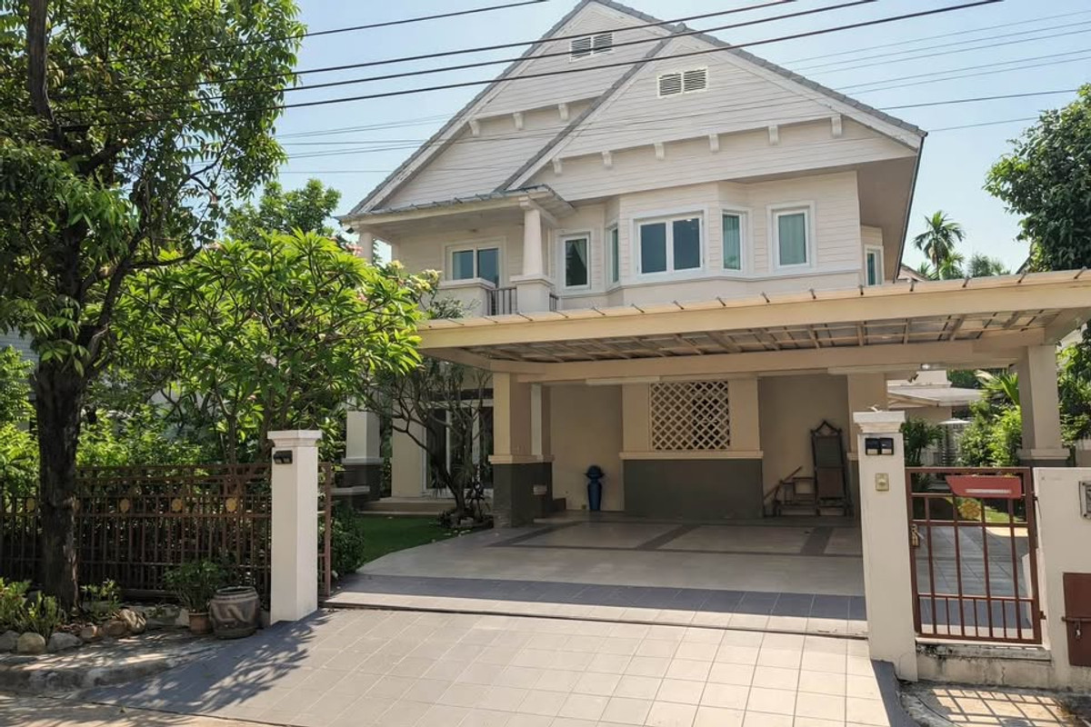 For SaleHousePattanakan, Srinakarin : Corner House with Large 100 sq.w Land for Sale in Phatthanakan Near Thonglor