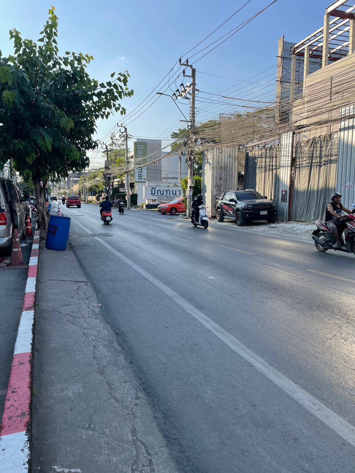 For RentShop HousePattanakan, Srinakarin : 3-story commercial building, potential location next to the main road, size 26 square meters, beautifully decorated, ready for use, suitable for entrepreneurs who want to open a business or use it as a home office. Can register a company.