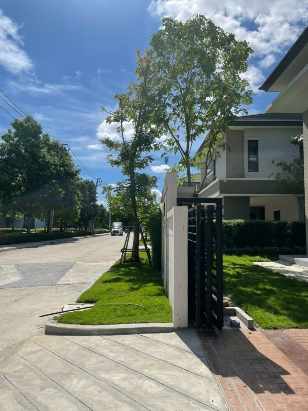 ขายบ้านปิ่นเกล้า จรัญสนิทวงศ์ : เจ้าของขายเอง งดรับนายหน้า ขายบ้านเดี่ยวโครงการเดอะซิตี้ปิ่นเกล้าบรม1* ซ.บรมราชชนนี60 ขนาดที่ดิน105ตารางวา พื้นที่ใช้สอย380ตารางเมตร เพียง 🔥22.9 ล้าน เฟสที่ดีที่สุดในโครงการ ใกล้คลับเฮ้าส์ ติดสวนขนาดใหญ่ของหมู่บ้าน เลขที่มงคล 9/5 พร้อมเข้าอยู่ 0954935293