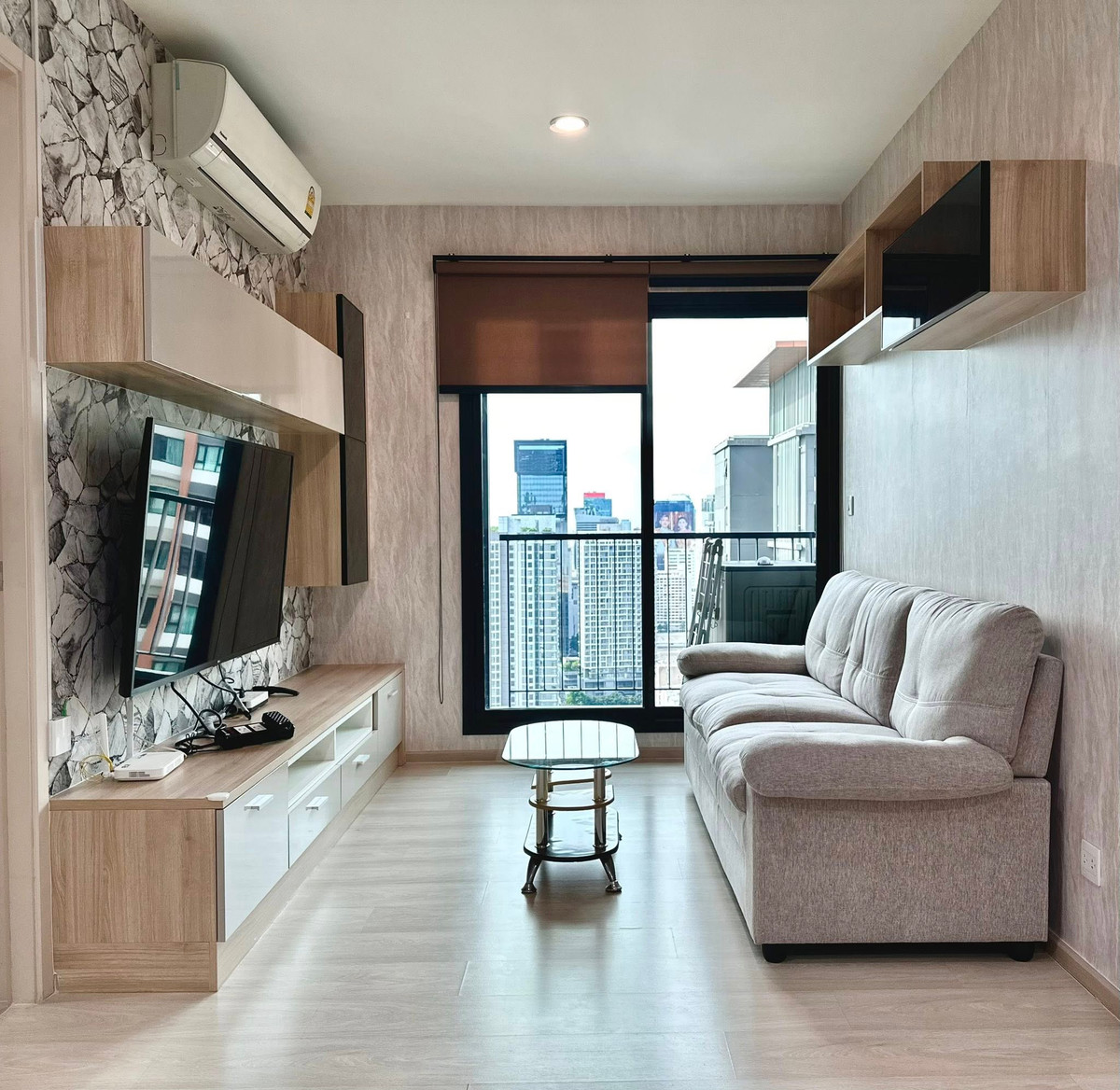 For RentCondoRama9, Petchburi, RCA : For Rent: Life Asoke - Phetchaburi, near MRT, 2 bedrooms, 2 bathrooms, beautiful room, fully furnished. Ready to move in