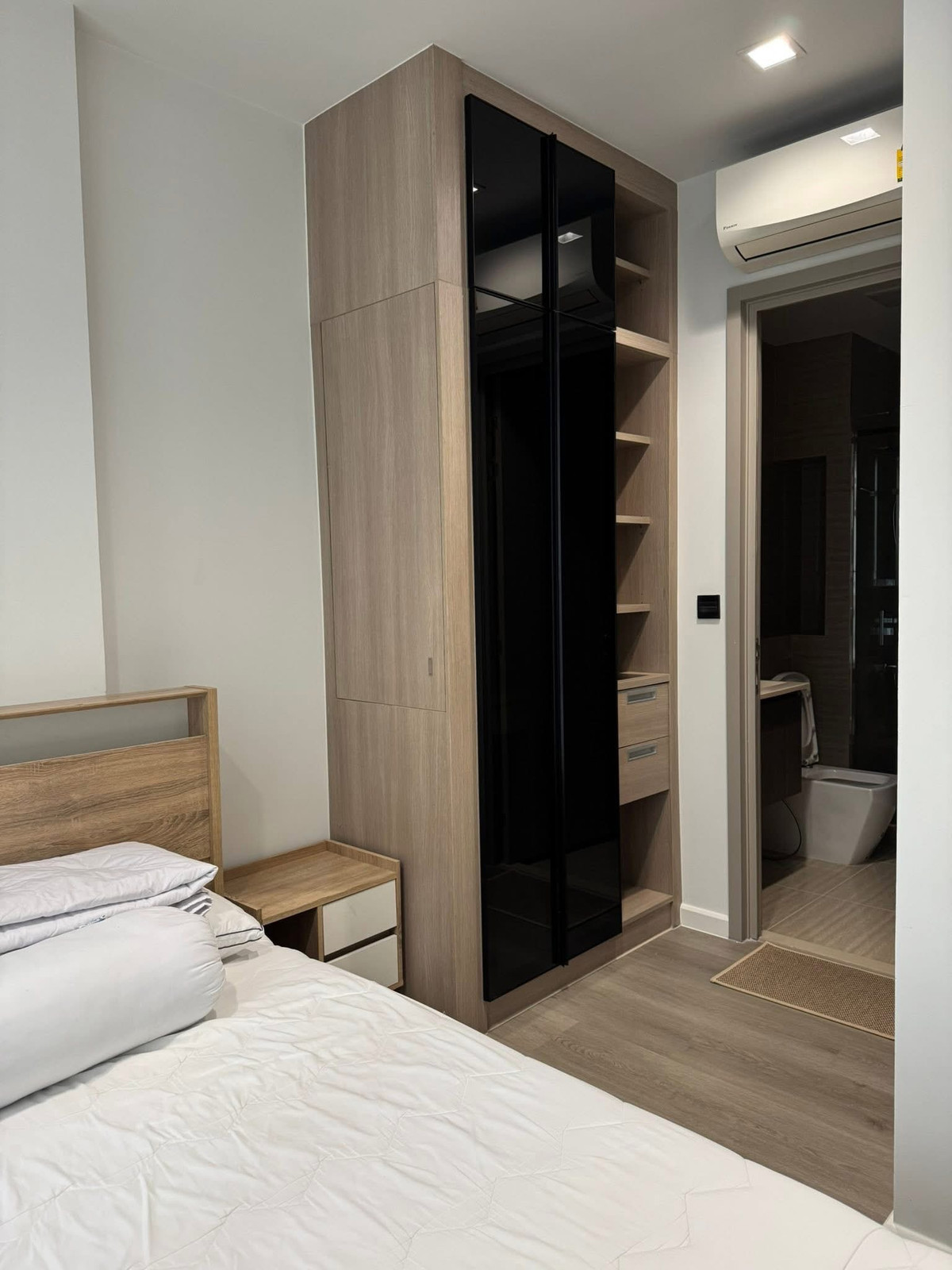 ให้เช่าคอนโดพระราม 9 เพชรบุรีตัดใหม่ RCA : ให้เช่า ✨ The LINE Asoke - Ratchada ✨ เฟอร์นิเจอร์ และ เครื่องใช้ไฟฟ้าครบ ใกล้ MRT พระราม 9