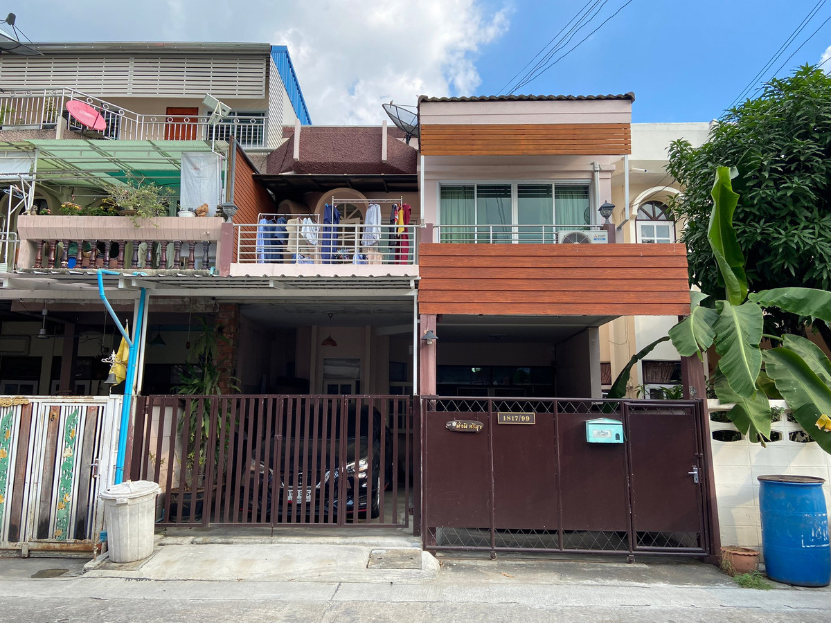 ขายทาวน์โฮมพระราม 3 สาธุประดิษฐ์ : ขายทาวน์โฮมไซส์ XL 31 ตร.ว. พื้นที่เยอะเท่าบ้านเดี่ยว จอดรถได้ 2 คัน ทำเลใจกลางเมือง! เลขที่สวย 1817/99