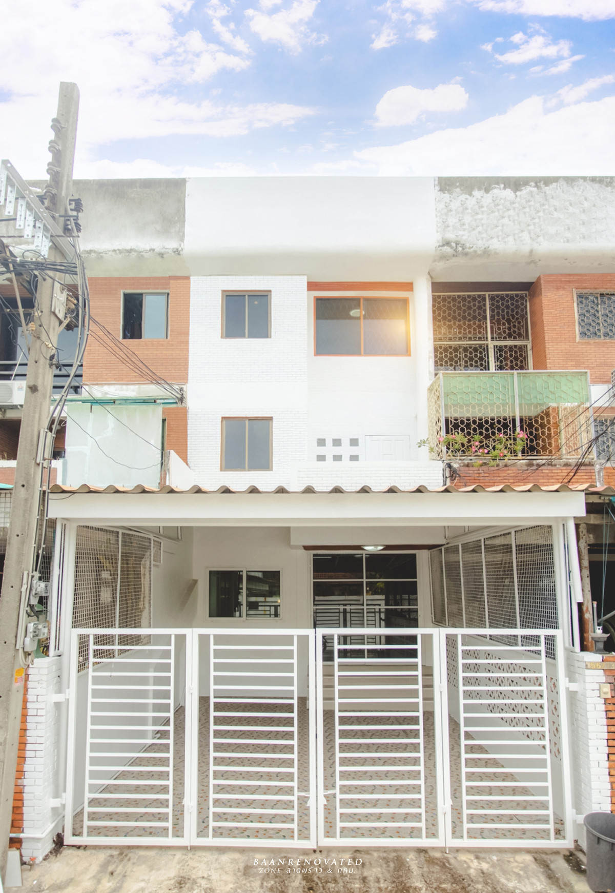 For SaleTownhomeRama9, Petchburi, RCA : CS013  🎼 Intro Townhouse, 3 stories, prime location in Soi Inthamara 35. Ready to move in, perfect for living or opening an office. Highly renovated, middle unit but spacious.