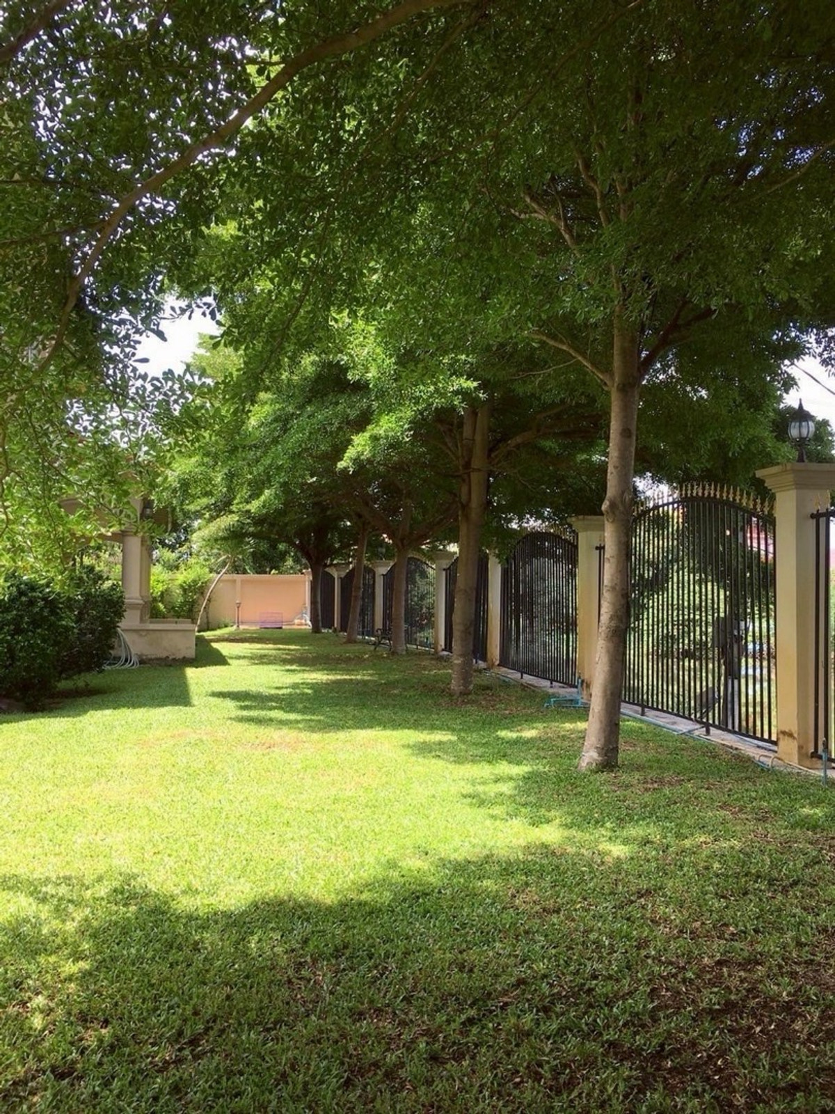 บ้านสมุทรปราการ สำโรง : เช่าและขายคฤหาสน์หลังใหญ่ติดริมน้ำ บางพลี เทพารักษ์ กม.13 ที่ดิน 2 ไร่ ใกล้สนามบินสุวรรณภูมิ