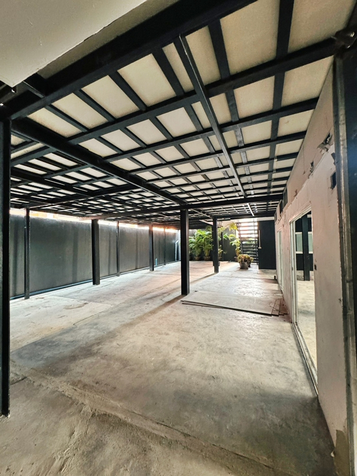 ให้เช่าร้านค้า/ตลาดนัดรัชดา ห้วยขวาง : พื้นที่ให้เช่าเชิงพาณิชย์ MRT ห้วยขวาง ใกล้ M9 Square, สุกี้ตี๋น้อย และสุกี้จินดา