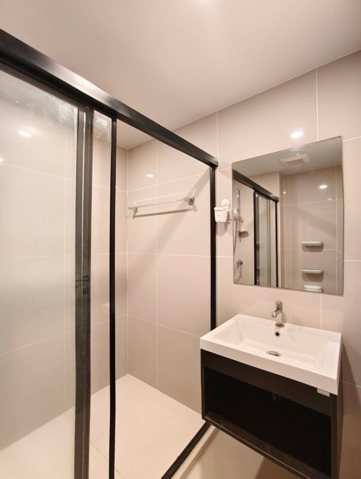 For SaleCondoRama9, Petchburi, RCA : 👑✨ Condo ready to move in, high floor, Rama 9 location, beautiful room, looks expensive, finished in one room 🏆🚀
🏡 Condo for sale Supalai Monte Rama 9
✨ Beautifully decorated room, ready to move in, no need to renovate 💸 Price 2.75 million baht