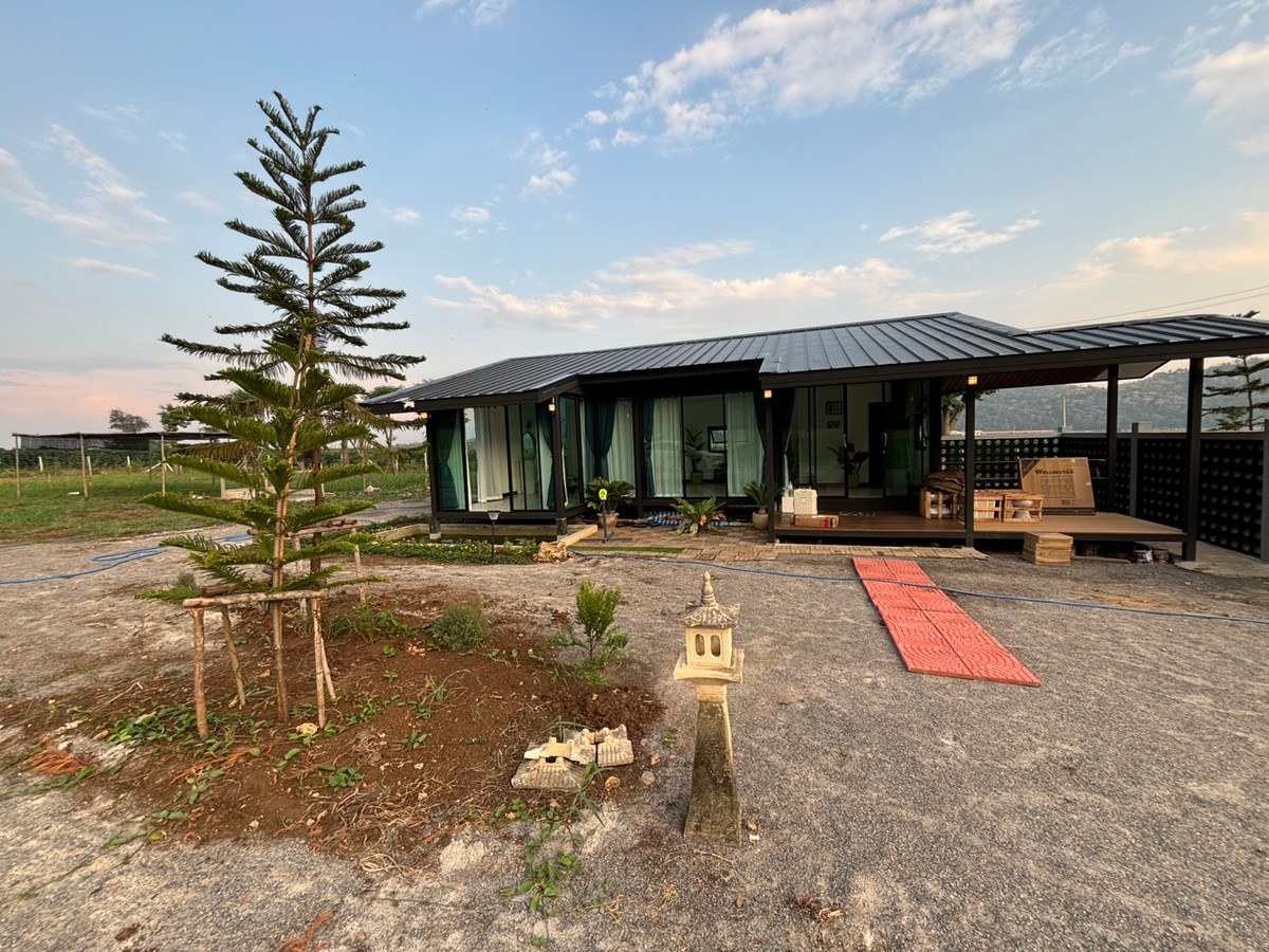 For SaleLandNakhon Sawan : Land for sale 11 rai 3 ngan 71 sq m, Nong Phikun Subdistrict, Tak Fa District, Nakhon Sawan Province. Mountain view, good weather