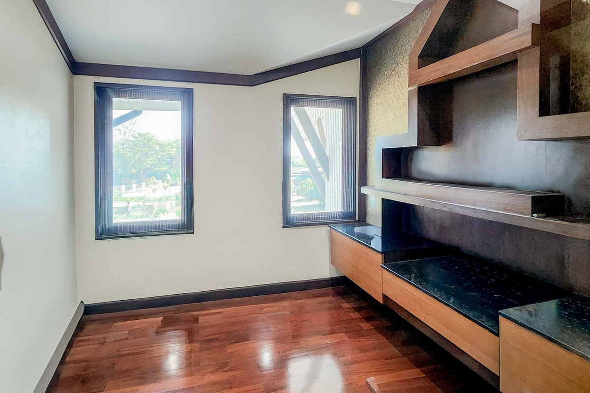 ขายบ้านเชียงใหม่ : บ้านสวนส่วนตัวหลังใหญ่ พร้อมสระว่ายน้ำ บรรยากาศเงียบสงบ