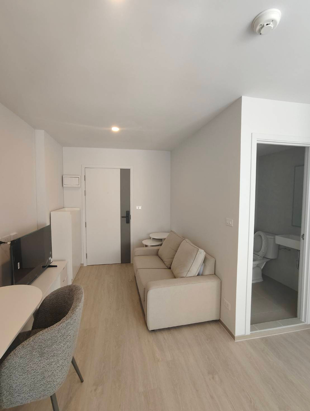 ให้เช่าคอนโด : 💛มัดจำน้อย❤️(ให้เช่า) คอนโด EARN by L.P.N.🛵ใกล้ นิคมอมตะซิตี้🎄มีห้องให้เลือก