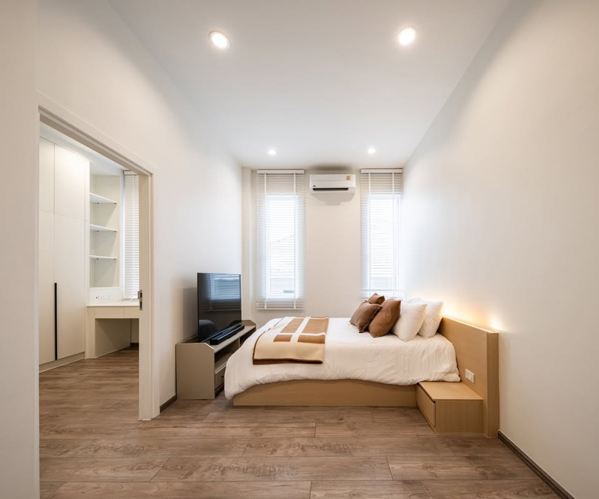 Chokchai 4, Ladprao 71, Ladprao 48, : Luxury pool villa for rent in Ladprao area, 300,000 THB/month, also available for sale at 30 million THB/month [MKh260203]