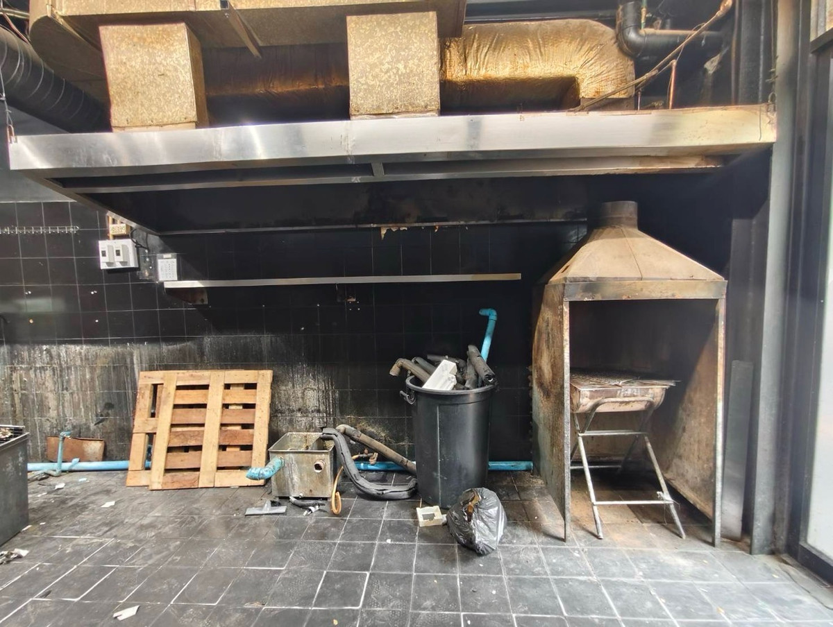 ให้เช่าร้านค้า/ตลาดนัดสุขุมวิท อโศก ทองหล่อ : พื้นที่เช่า ทำธุรกิจ ขนาด 250 ตรม 2 ชั้น @ ทองหล่อ ใกล้ BTS ทองหล่อ 900 เมตร มีที่จอดรถ