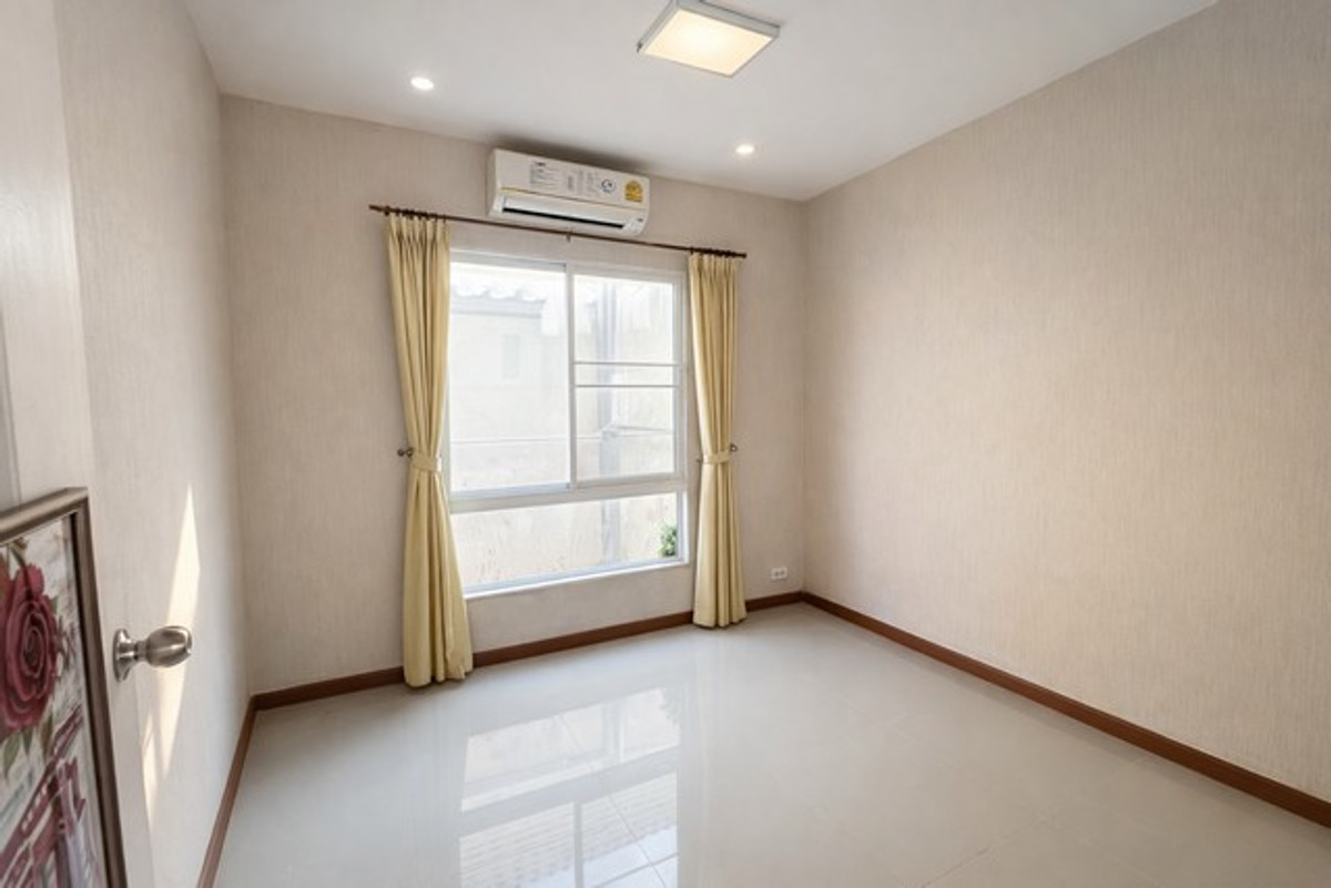 ขายบ้านลาดกระบัง สุวรรณภูมิ : คาซ่า พรีเมี่ยม อ่อนนุช วงแหวน  ไม่ใช่ทุกวัน…ที่บ้าน 4 ห้องนอน ทิศเหนือ ในโครงการพรีเมียม จะเปิดขายที่ 7.5 ล้าน