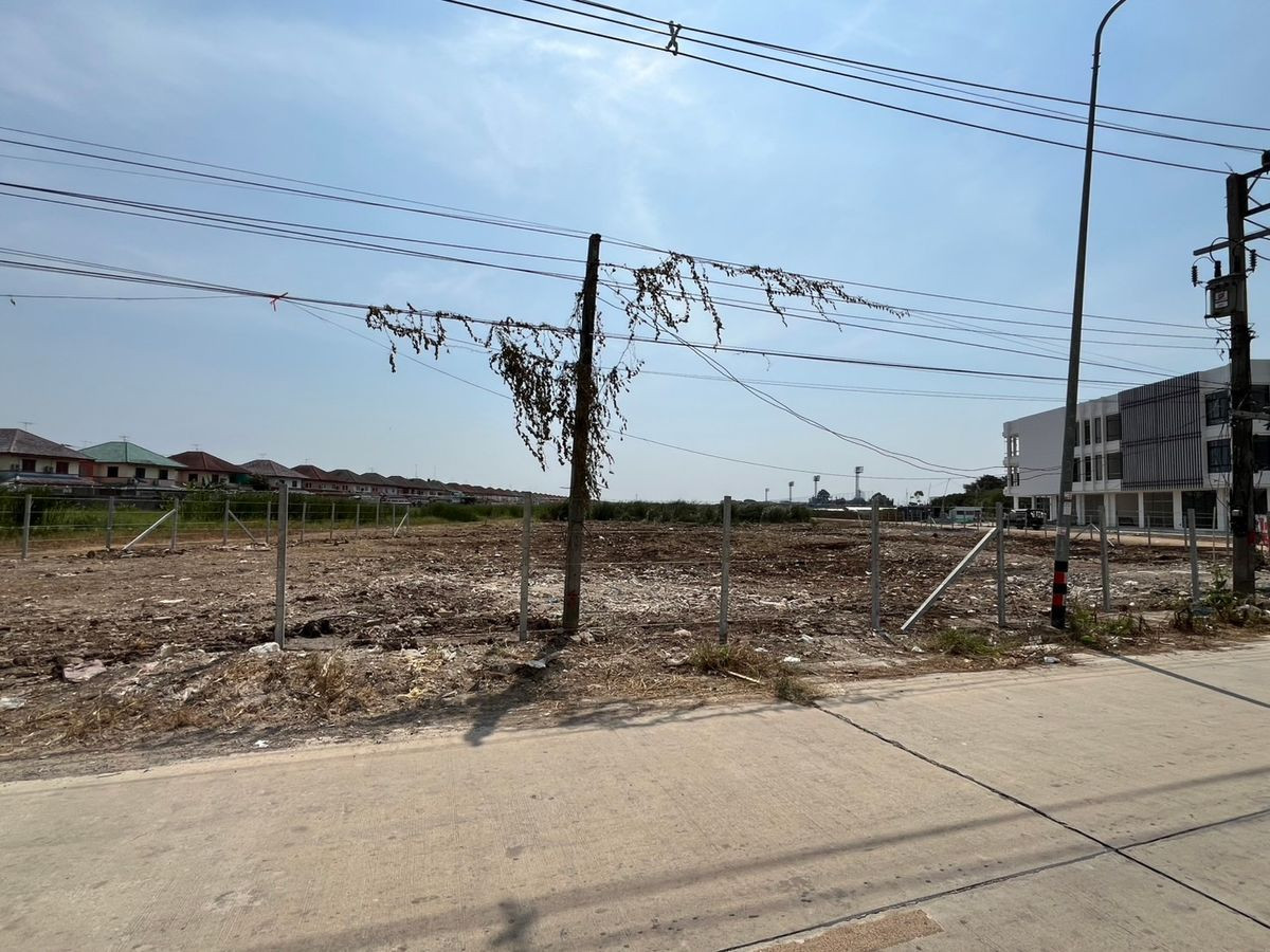 For SaleWarehousePathum Thani,Rangsit, Thammasat : 💖💖Land for sale in Rangsit, Khlong 4, Soi Rangsit-Nakhon Nayok 83/1, size 9 rai, near Khlong Si Mueang Mai Market. On the outbound road you dont have to cross many canals and villages. Adjacent to public roads on 2 sides 💖💖